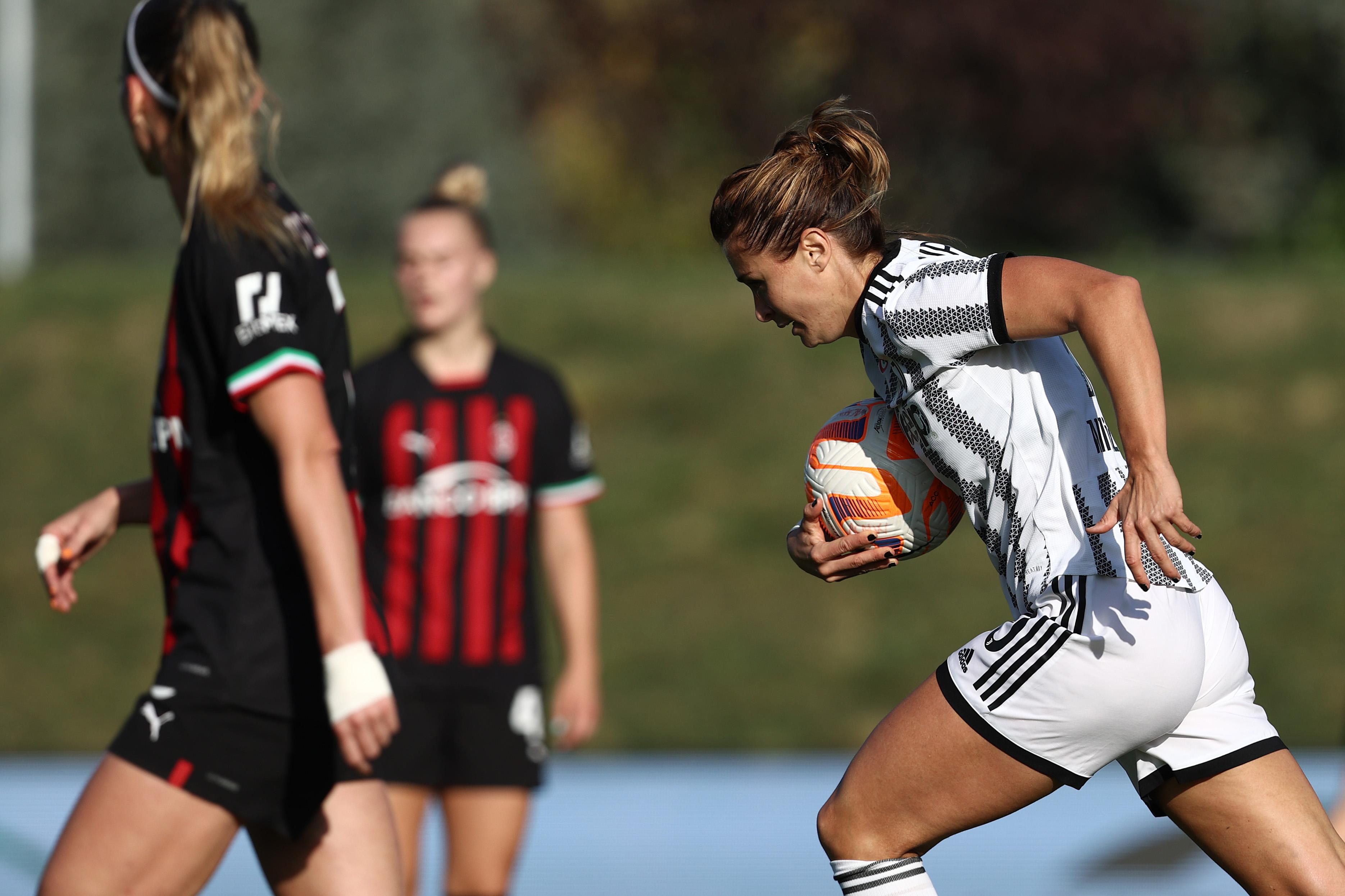 ZANICA, ITALY - OCTOBER 22: Cristiana Girelli of Juventus FC celebrates after scoring her side's second goal of the match during the Women Serie A match between AC Milan and Juventus at AlbinoLeffe Stadium on October 22, 2022 in Zanica, Italy. (Photo by Francesco Scaccianoce/Getty Images)