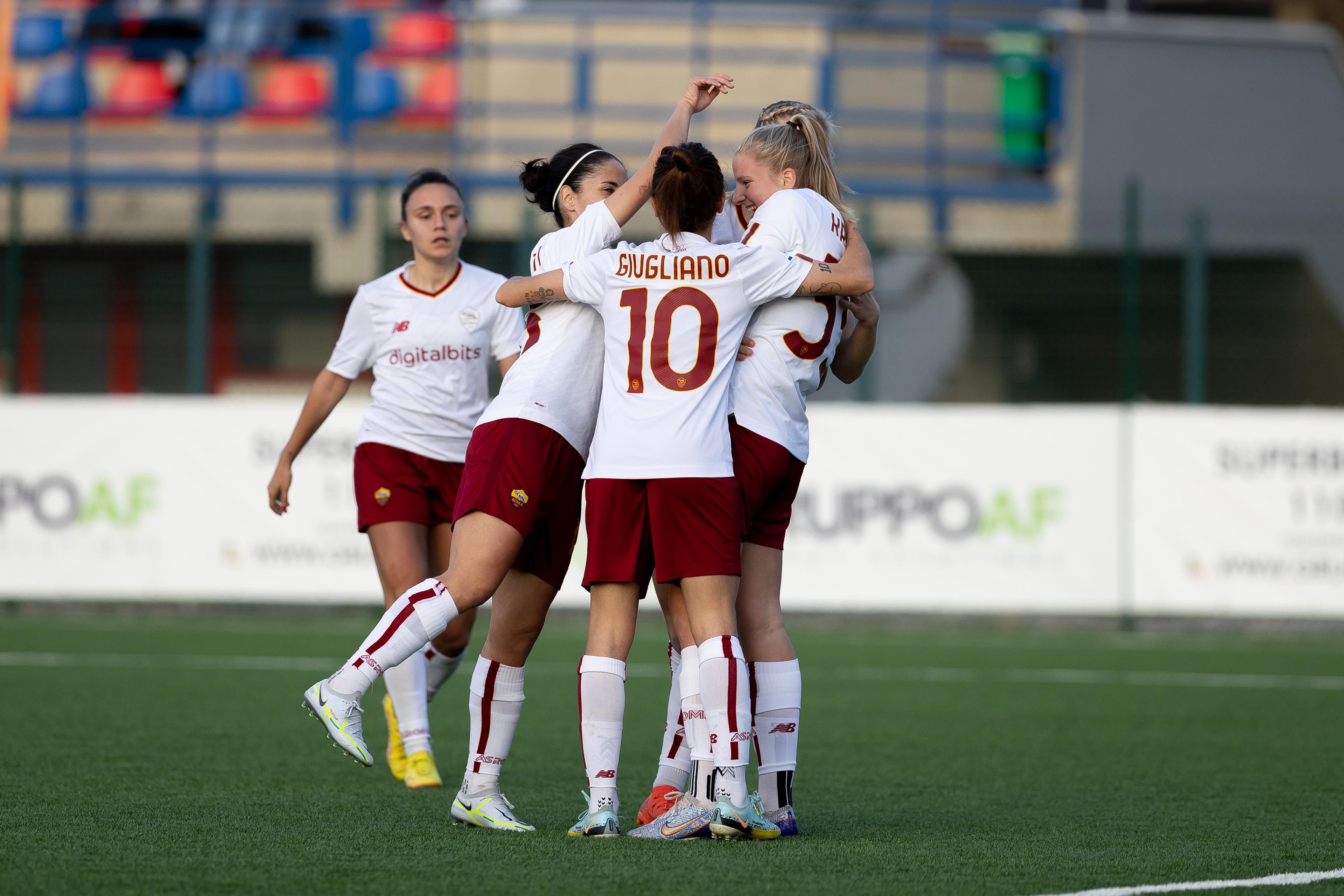 SESTO FIORENTINO, ITALY - JANUARY 14: Zara Kramzar of AS Roma celebrates after scoring her team's fifth goal during the Women Serie A match between ACF Fiorentina and AS Roma at Stadio Pietro Torrini on January 14, 2023 in Sesto Fiorentino, Italy. (Photo by Emmanuele Ciancaglini/Getty Images)