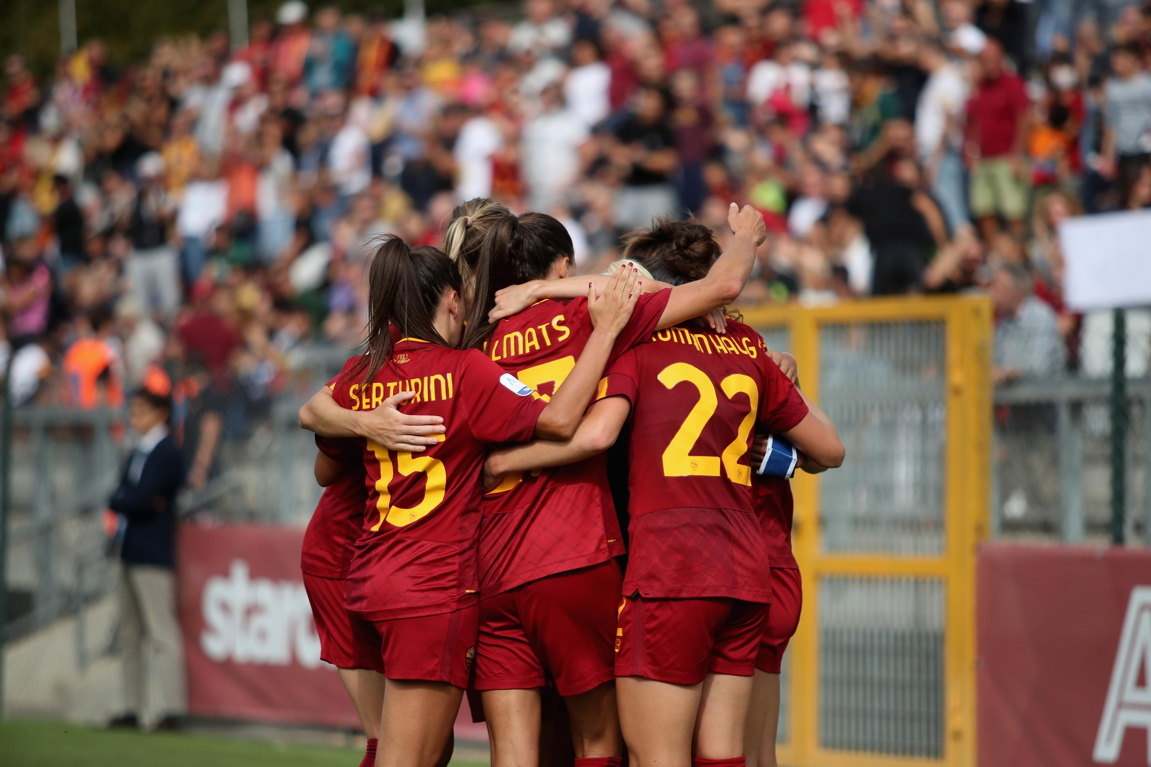 ROME, ITALY - SEPTEMBER 24:  Sophie Roman Haug of AS Roma celebrates after scoring the team\\'s first goal during the Women Serie A match between AS Roma women and ACF Fiorentina women at Stadio Tre Fontane on September 24, 2022 in Rome, Italy.  (Photo by Paolo Bruno/Getty Images) *** Local Caption *** Sophie Roman Haug