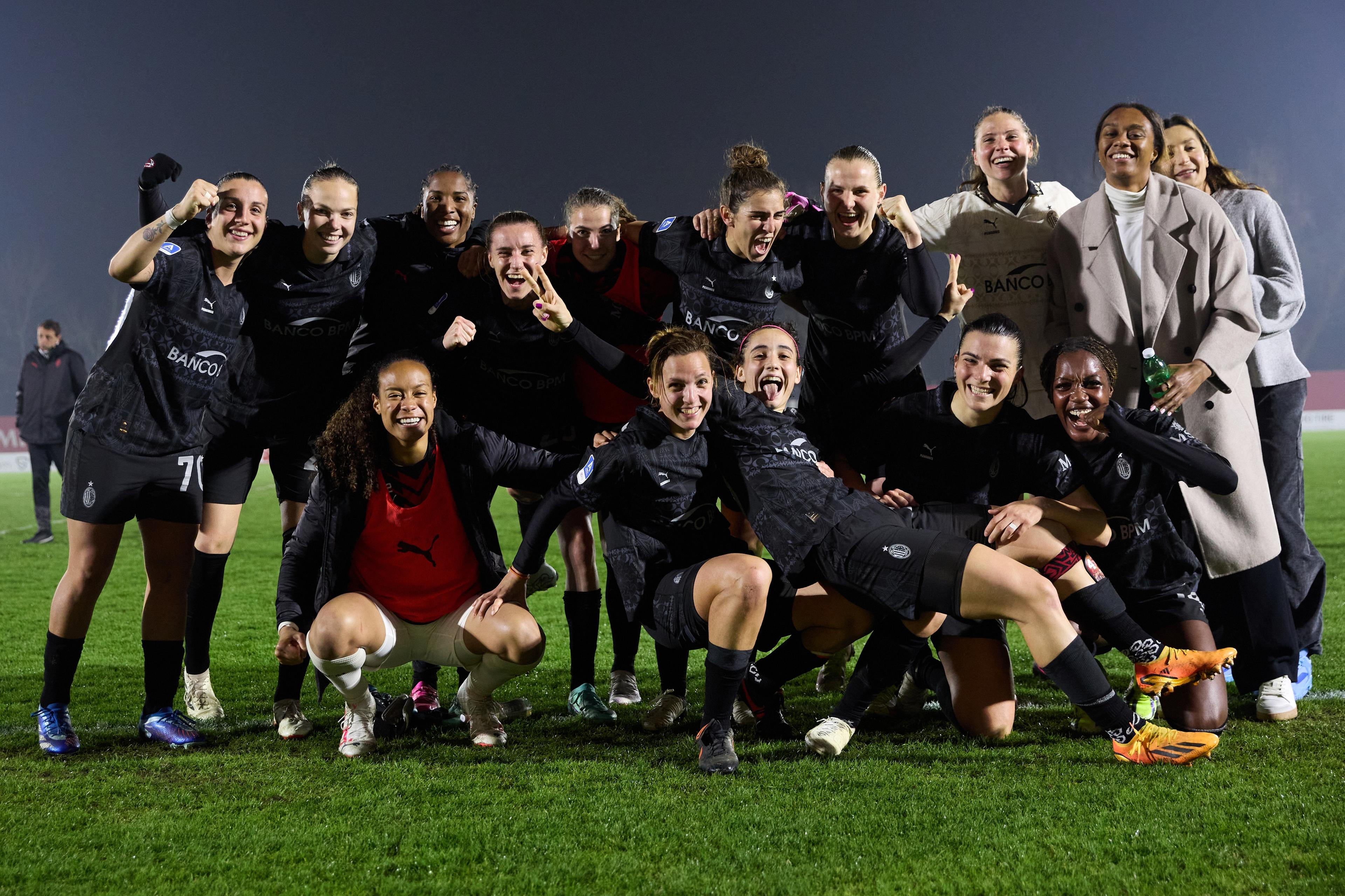 MILAN, ITALY - FEBRUARY 18: Players of AC Milan celebrate following their side's victory in during the Women Serie A match AC Milan v FC Internazionale at Vismara PUMA House of Football on February 18, 2024 in Milan, Italy. (Photo by Francesco Scaccianoce/Getty Images)