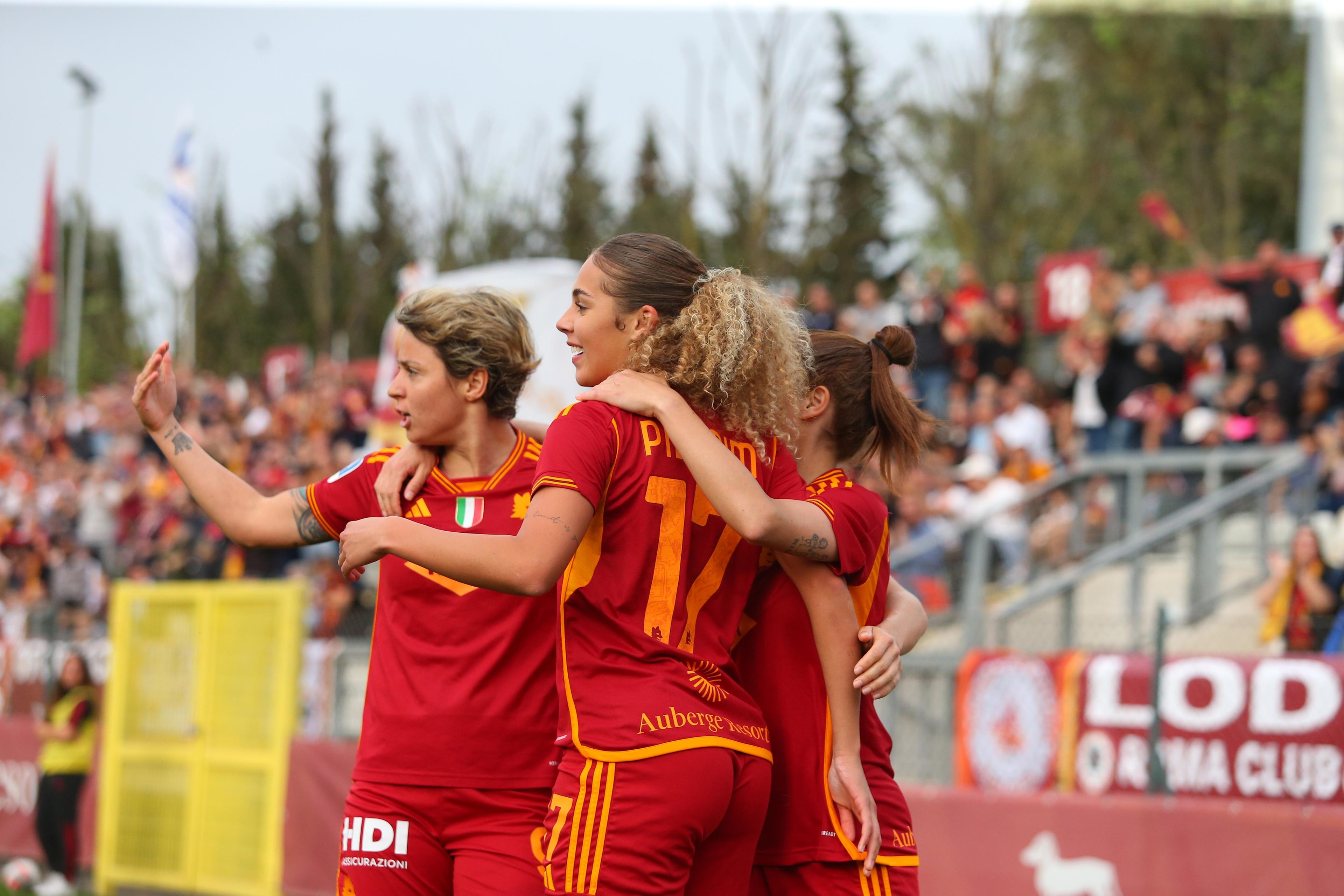 ROME, ITALY - APRIL 15:  Alayah Sophia Pilgrim with her teammates of AS Roma women celebrates after scoring the opening goal during the Women Serie A playoffs match between AS Roma and Juventus at Stadio Tre Fontane on April 15, 2024 in Rome, Italy. (Photo by Paolo Bruno/Getty Images)