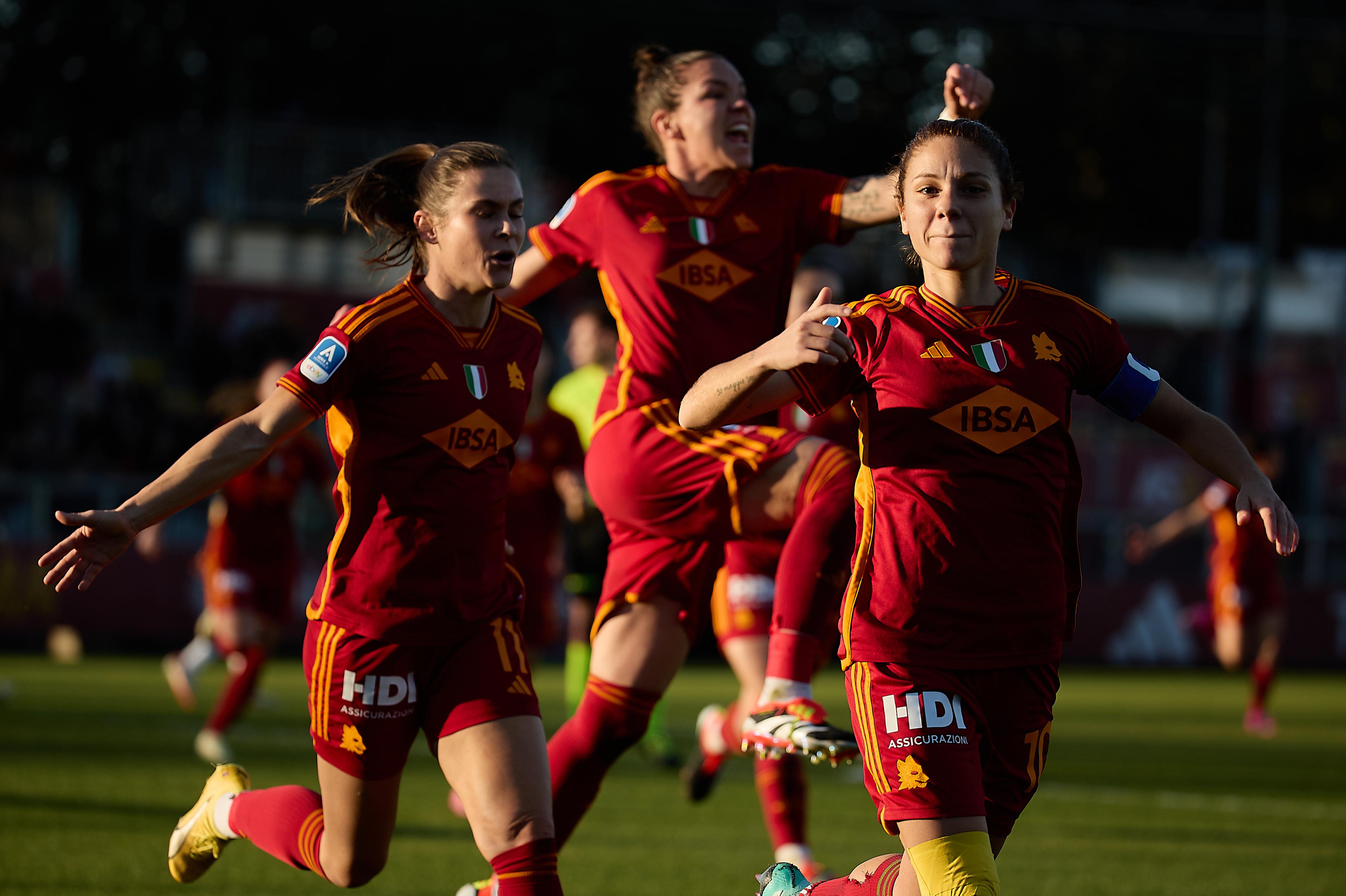 ROME, ITALY - FEBRUARY 04: Manuela Giugliano of AS Roma celebrates after scoring during the Women Serie A match between AS Roma and Juventus at Stadio Tre Fontane on February 04, 2024 in Rome, Italy. (Photo by Emmanuele Ciancaglini/Getty Images)