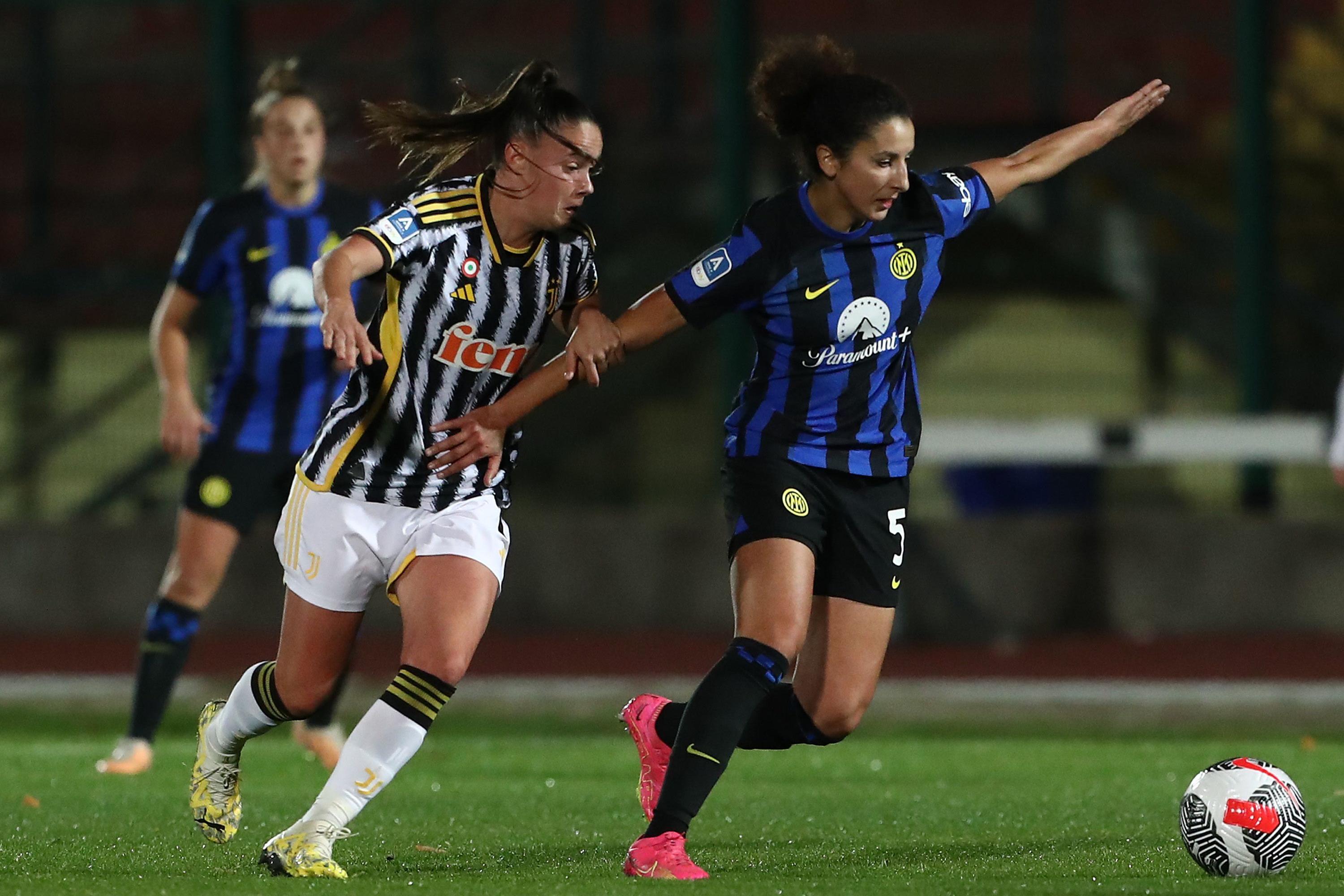 BIELLA, ITALY - NOVEMBER 19: Ghoutia Karchouni of FC Internazionale competes for the ball with Maelle Garbino of Juventus during the Women Serie A eBay match between Juventus Women and FC Internazionale Women at Stadio Comunale Vittorio Pozzo Lamarmora on November 19, 2023 in Biella, Italy. (Photo by Marco Luzzani/Getty Images)