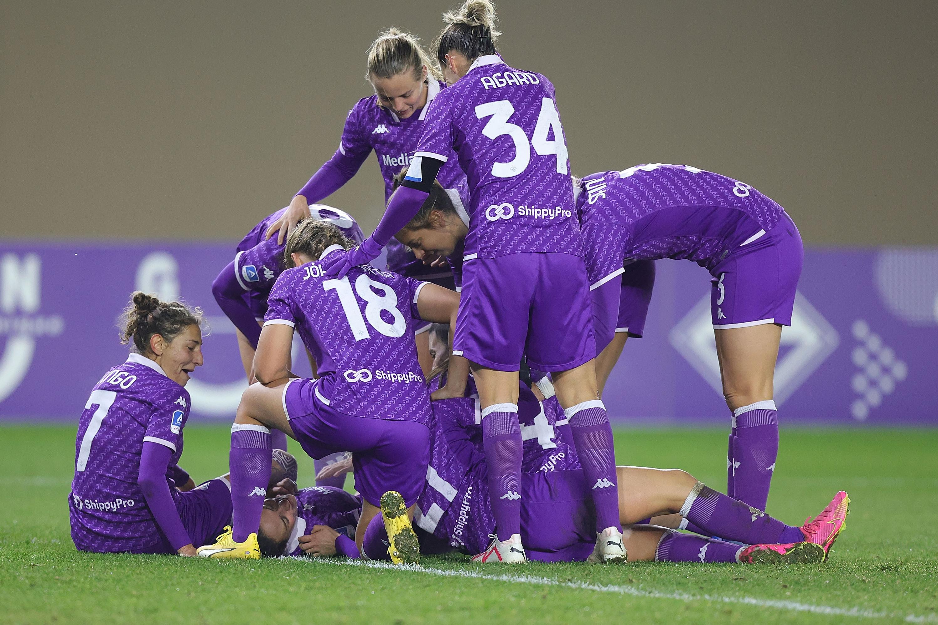 FLORENCE, ITALY - DECEMBER 18: Michela Catena of ACF Fiorentina Women celebrates after scoring a goal during the match between ACF Fiorentina v FC Internazionale - Women Serie A at Viola Park on December 18, 2023 in Florence, Italy. (Photo by Gabriele Maltinti/Getty Images) *** Local Caption *** Michela Catena