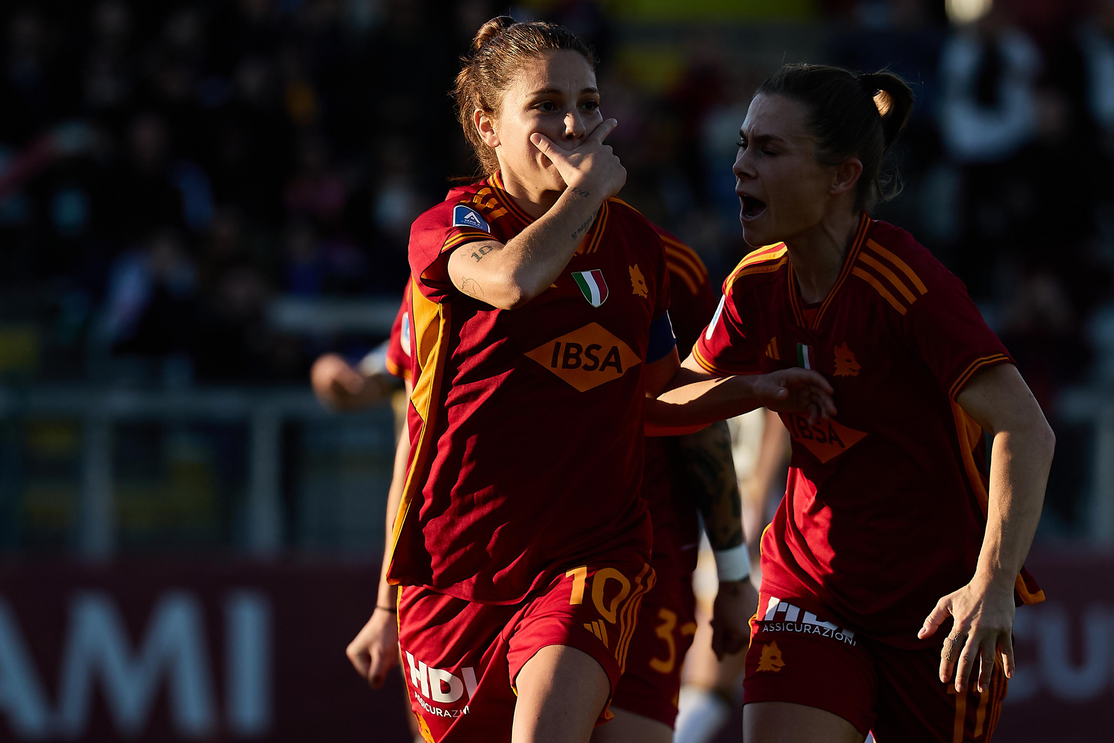 ROME, ITALY - FEBRUARY 04: Manuela Giugliano of AS Roma celebrates after scoring during the Women Serie A match between AS Roma and Juventus at Stadio Tre Fontane on February 04, 2024 in Rome, Italy. (Photo by Emmanuele Ciancaglini/Getty Images)