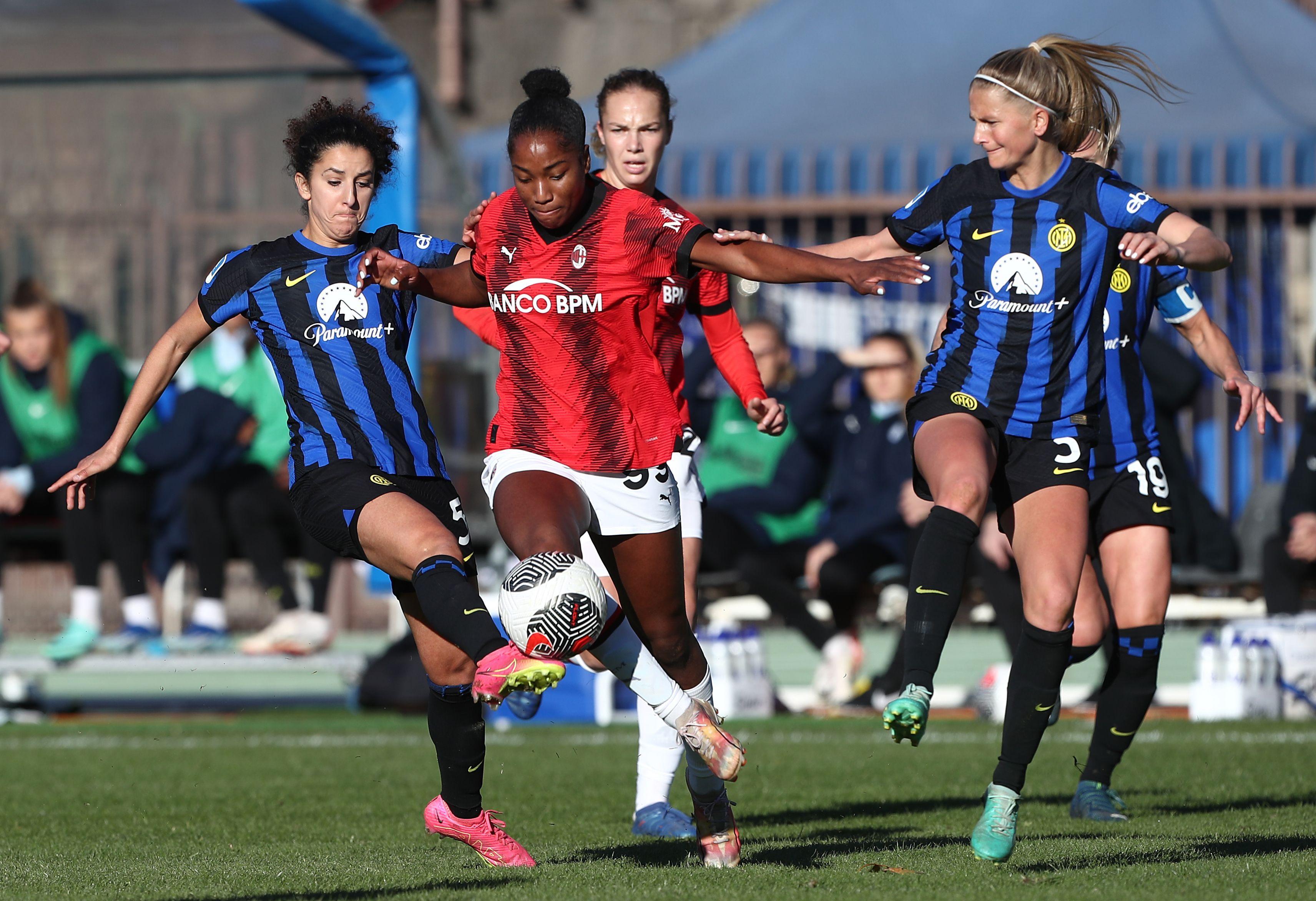MILAN, ITALY - NOVEMBER 25: Chante’ Dompig of AC Milan competes for the ball with Katie Bowen and Ghoutia Karchouni of FC Internazionale during the Women Serie A eBay match between FC Internazionale and AC Milan at Arena Civica Gianni Brera on November 25, 2023 in Milan, Italy. (Photo by Marco Luzzani/Getty Images)