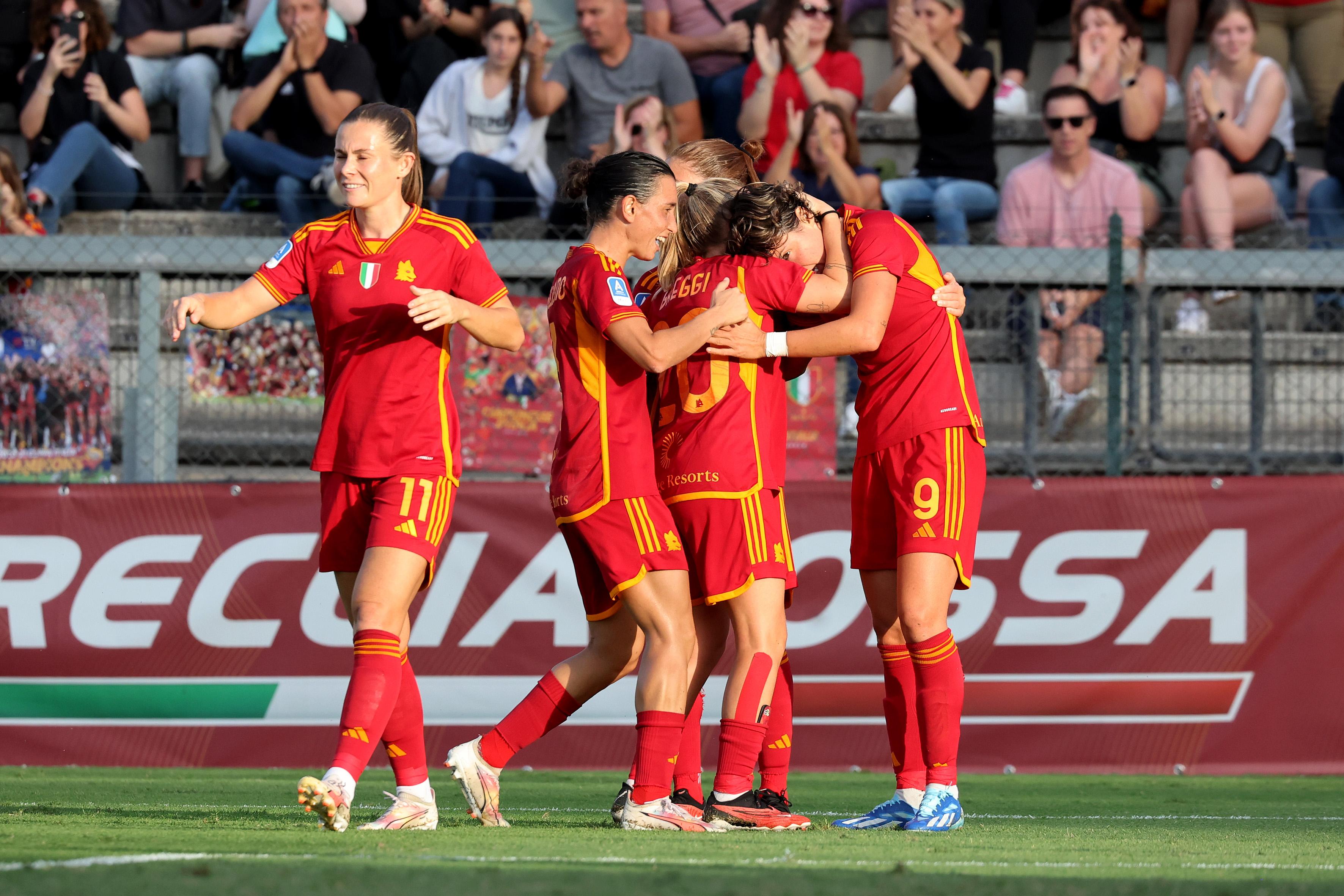 ROME, ITALY - OCTOBER 15: Valentina Giacinti of AS Roma celebrates after scoring a goal during the Women Serie A match between AS Roma and FC Internazionale at Stadio Tre Fontane on October 15, 2023 in Rome, Italy. (Photo by Giampiero Sposito/Getty Images)