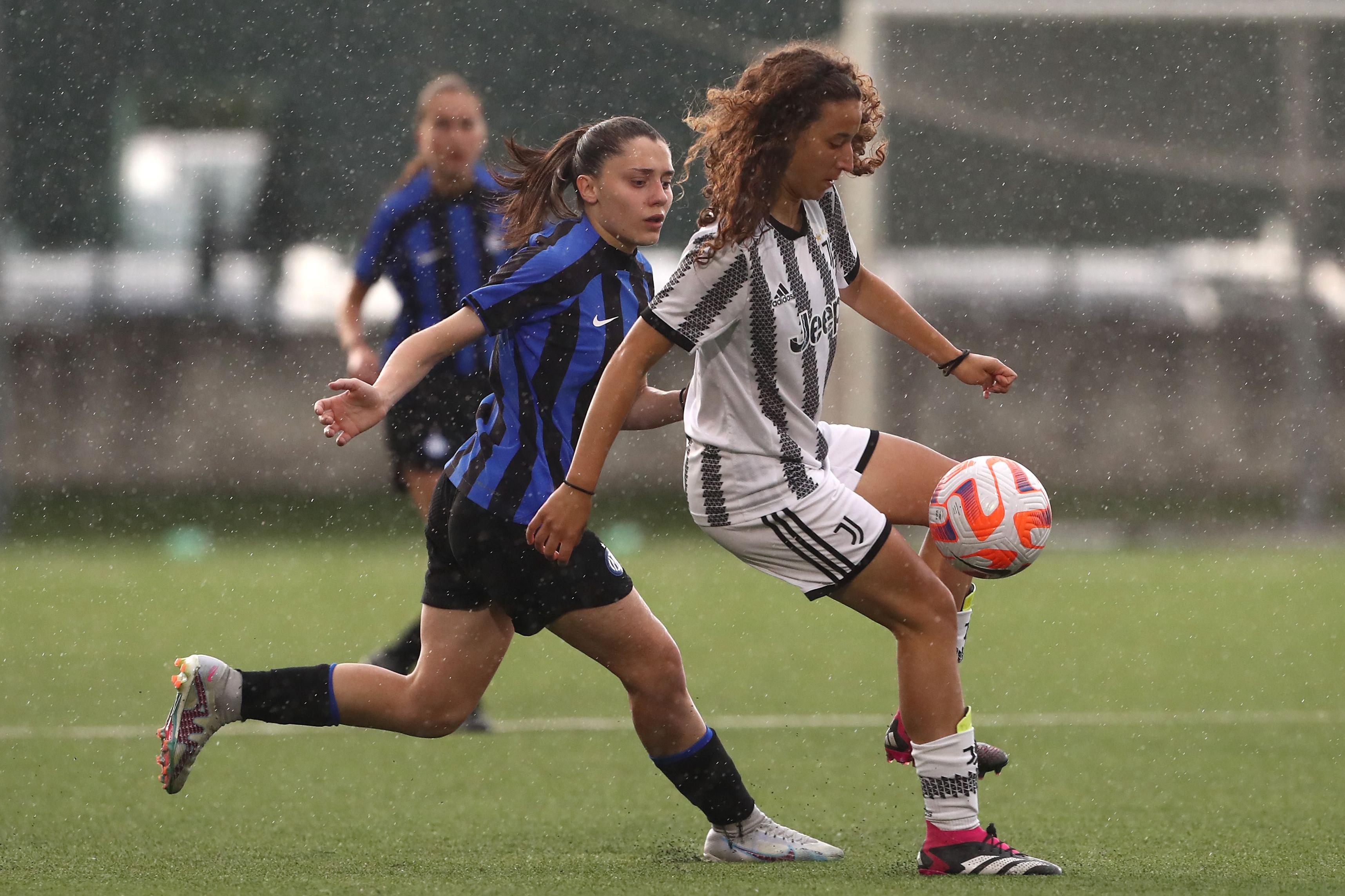 COLOGNO AL SERIO, ITALY - MAY 12: Azzurra Gallo of Juventus FC is challenged by Nicole Compiani of FC Internazionale during the Women Primavera Final Four Semifinal match between Juventus FC and FC Internazionale at Centro Sportivo G.Facchetti on May 12, 2023 in Cologno al Serio, Italy. (Photo by Marco Luzzani/Getty Images)