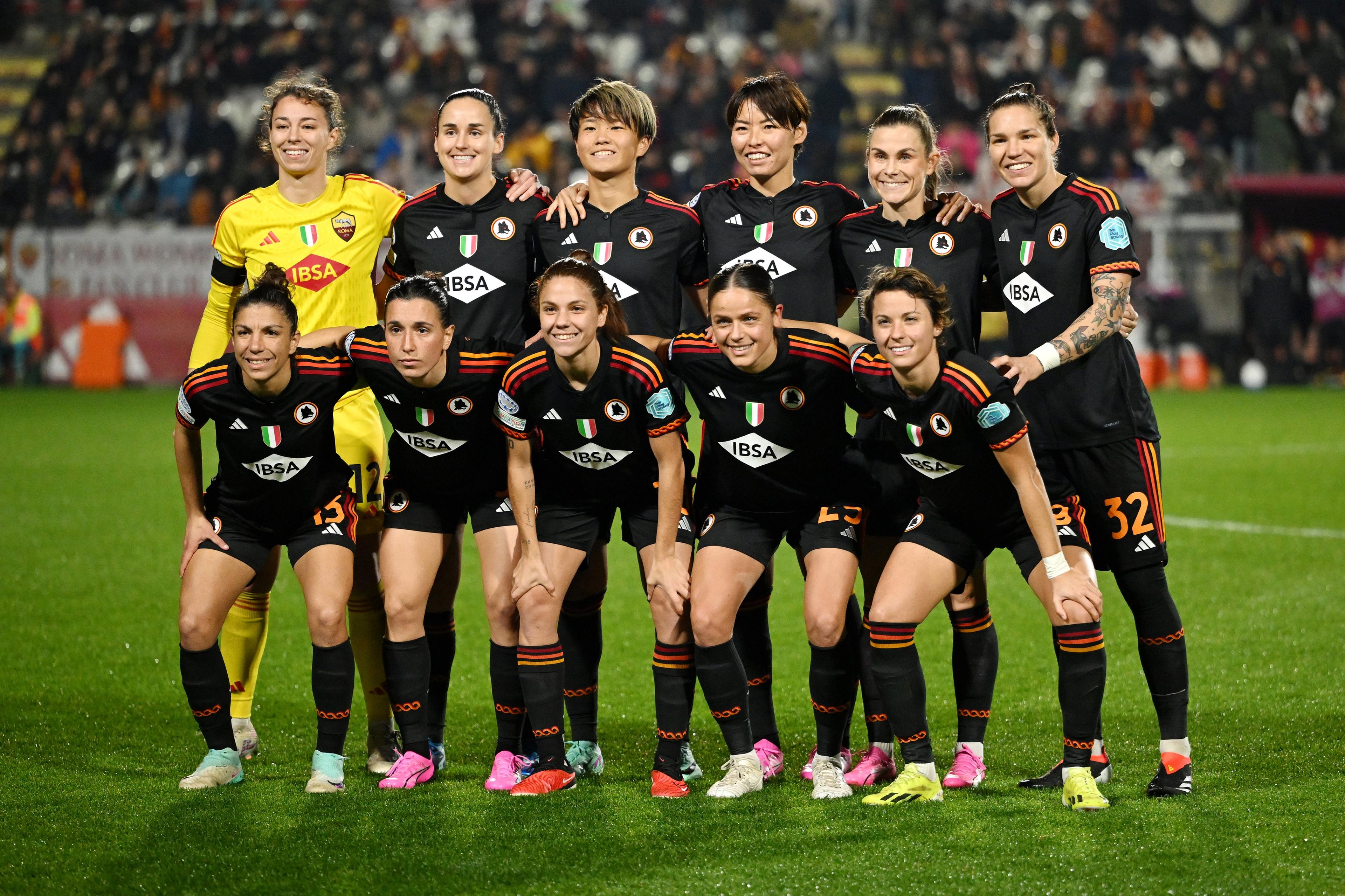 ROME, ITALY - JANUARY 24: Players of AS Roma pose for a team photograph prior to the UEFA Women's Champions League group stage match between AS Roma and FC Bayern MÃ¼nchen at Stadio Tre Fontane on January 24, 2024 in Rome, Italy. (Photo by Tullio Puglia - UEFA/UEFA via Getty Images)