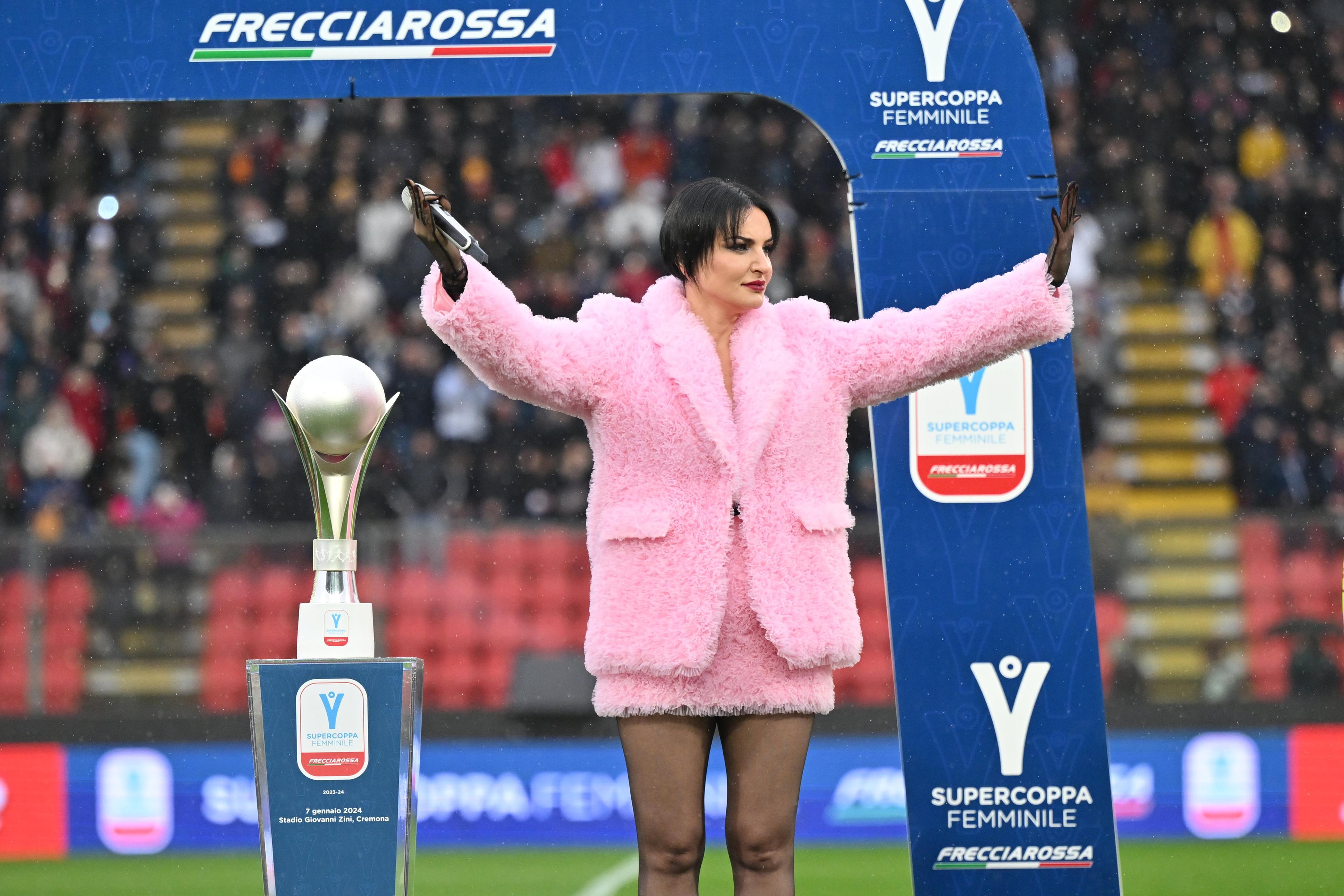 CREMONA, ITALY - JANUARY 07: Arisa performs before the Italian Women Super Cup at Stadio Giovanni Zini on January 07, 2024 in Cremona, Italy. (Photo by Marco M. Mantovani/Getty Images)