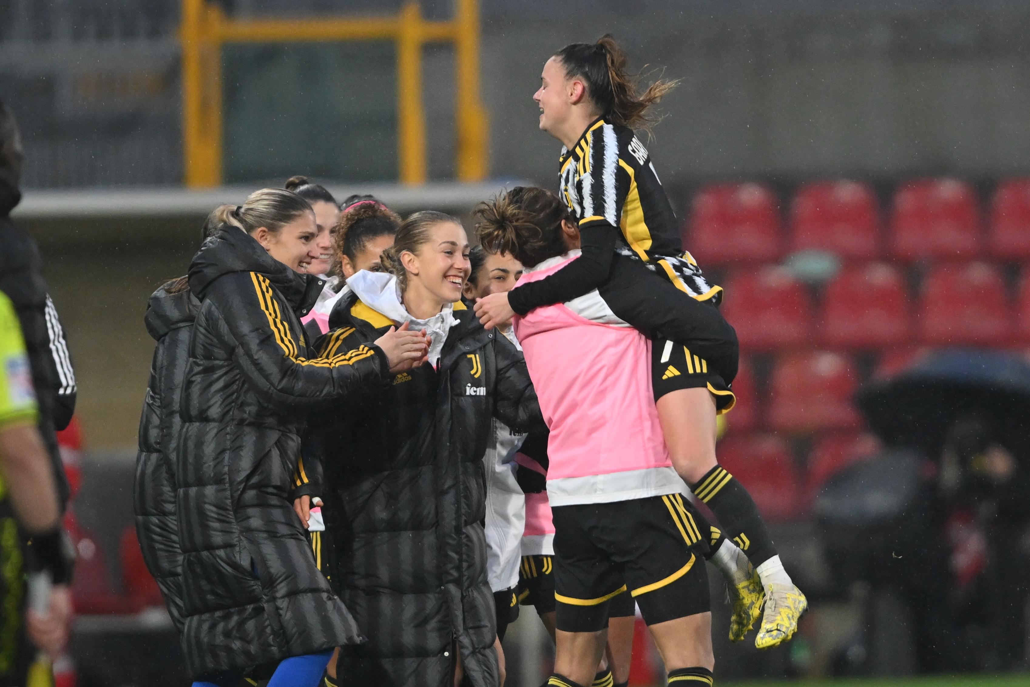 CREMONA, ITALY - JANUARY 07: Maelle Garbino of Juventus Women celebrates after scoring the 1-2 goal during the Italian Women Super Cup at Stadio Giovanni Zini on January 07, 2024 in Cremona, Italy. (Photo by Marco M. Mantovani/Getty Images)