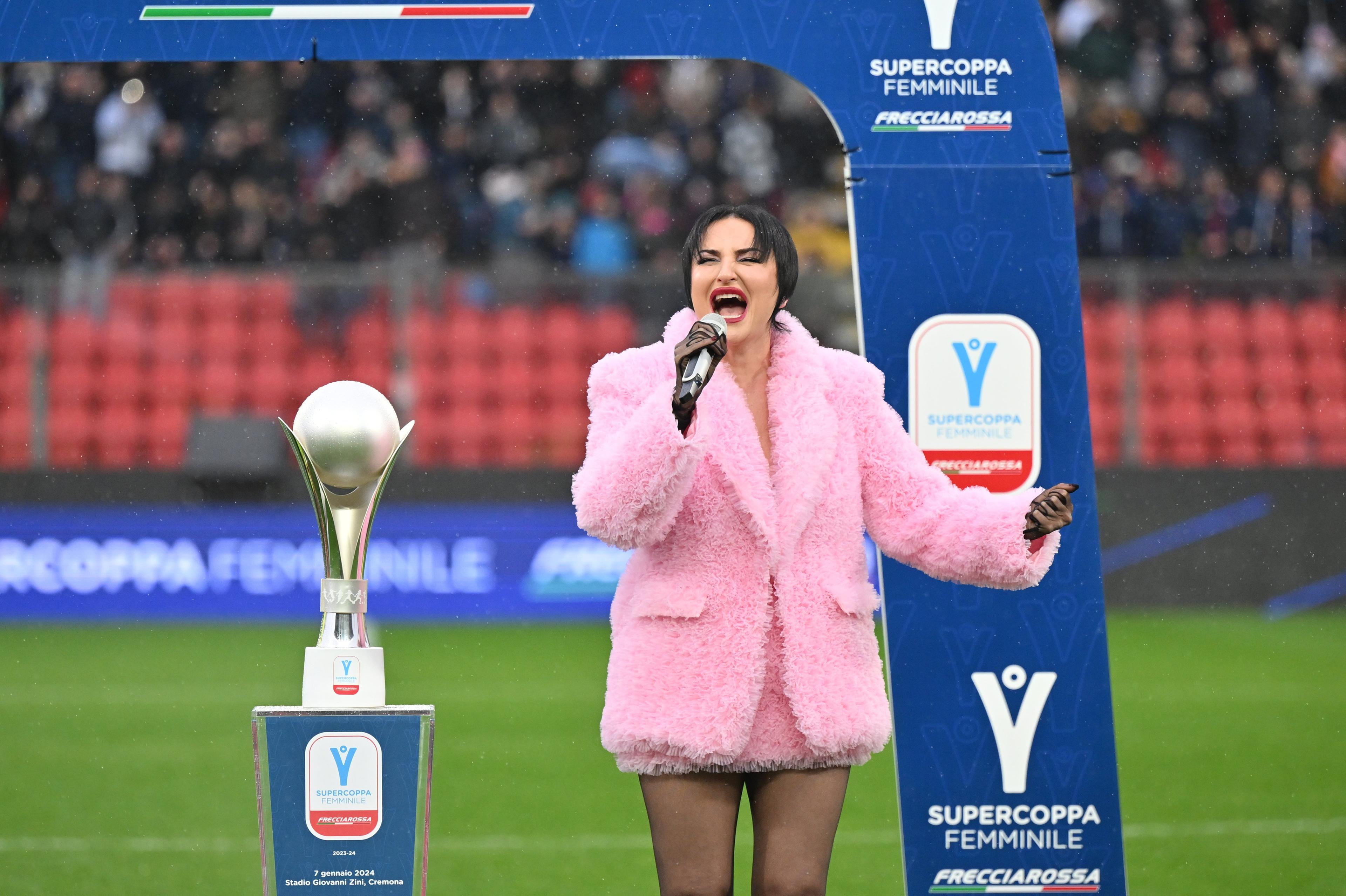 CREMONA, ITALY - JANUARY 07: Arisa performs before the Italian Women Super Cup at Stadio Giovanni Zini on January 07, 2024 in Cremona, Italy. (Photo by Marco M. Mantovani/Getty Images)