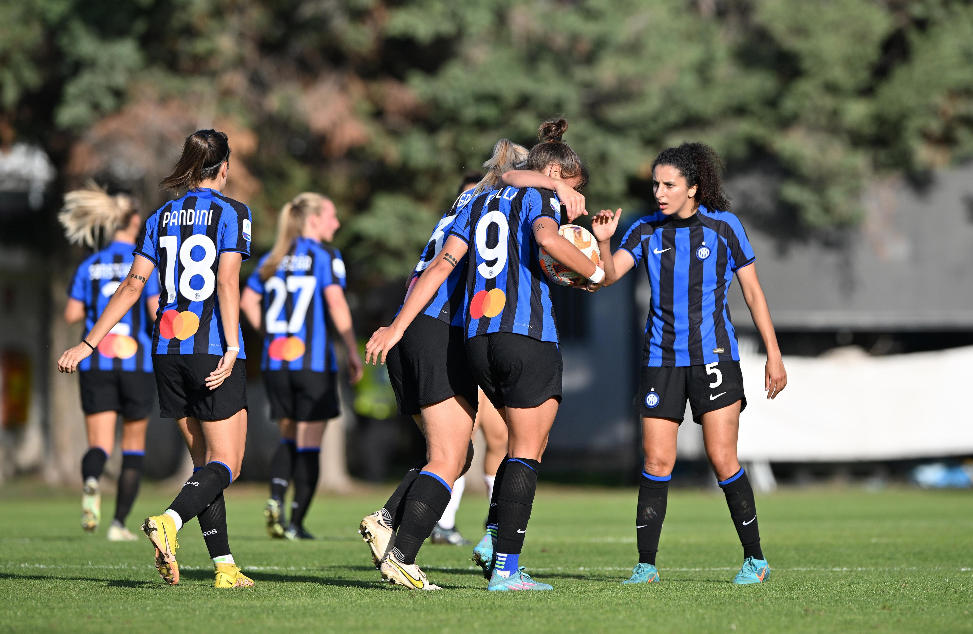 SESTO SAN GIOVANNI, ITALY - OCTOBER 29: Elisa Polli of FC Internazionale celebrates goal with teammates during the Women Serie A match between FC Internazionale and AS Roma at Stadio Breda on October 29, 2022 in Sesto San Giovanni, Italy. (Photo by Chris Ricco/Getty Images)