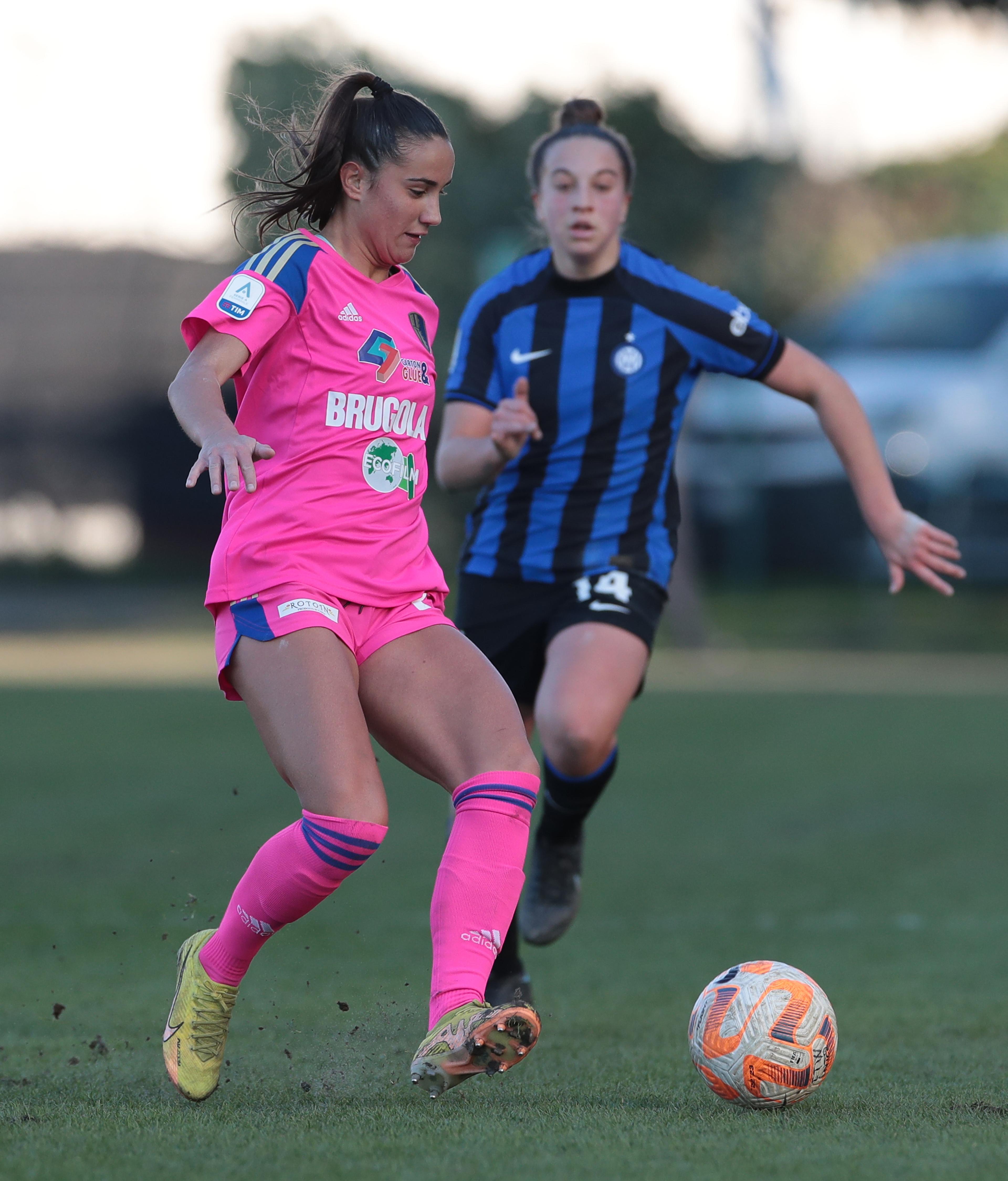 MILAN, ITALY - JANUARY 22: Matilde Pavan of FC Como Women in action during the Women Serie A match between FC Internazionale and Como Women at Stadio Breda on January 22, 2023 in Milan, Italy. (Photo by Emilio Andreoli/Getty Images)