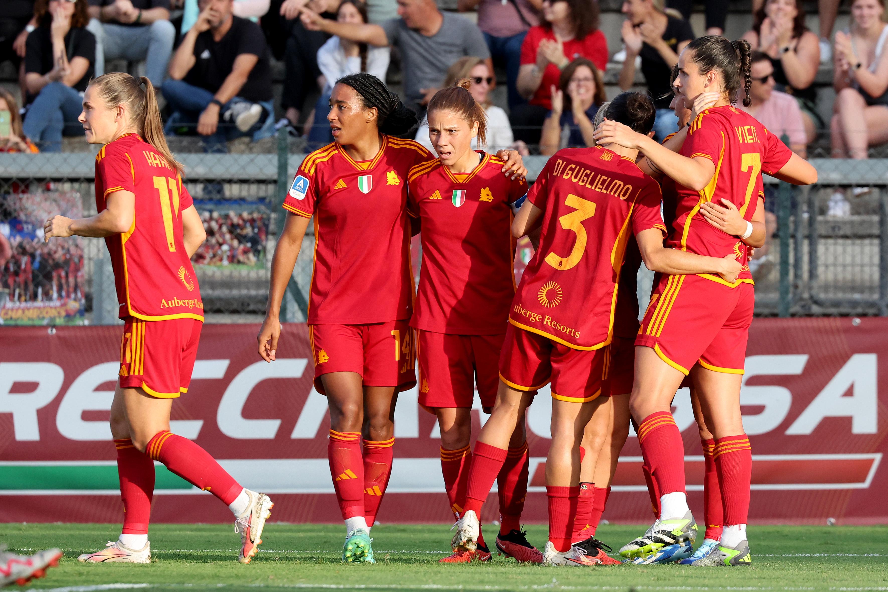 ROME, ITALY - OCTOBER 15: Valentina Giacinti of AS Roma celebrates after scoring a goal during the Women Serie A match between AS Roma and FC Internazionale at Stadio Tre Fontane on October 15, 2023 in Rome, Italy. (Photo by Giampiero Sposito/Getty Images)