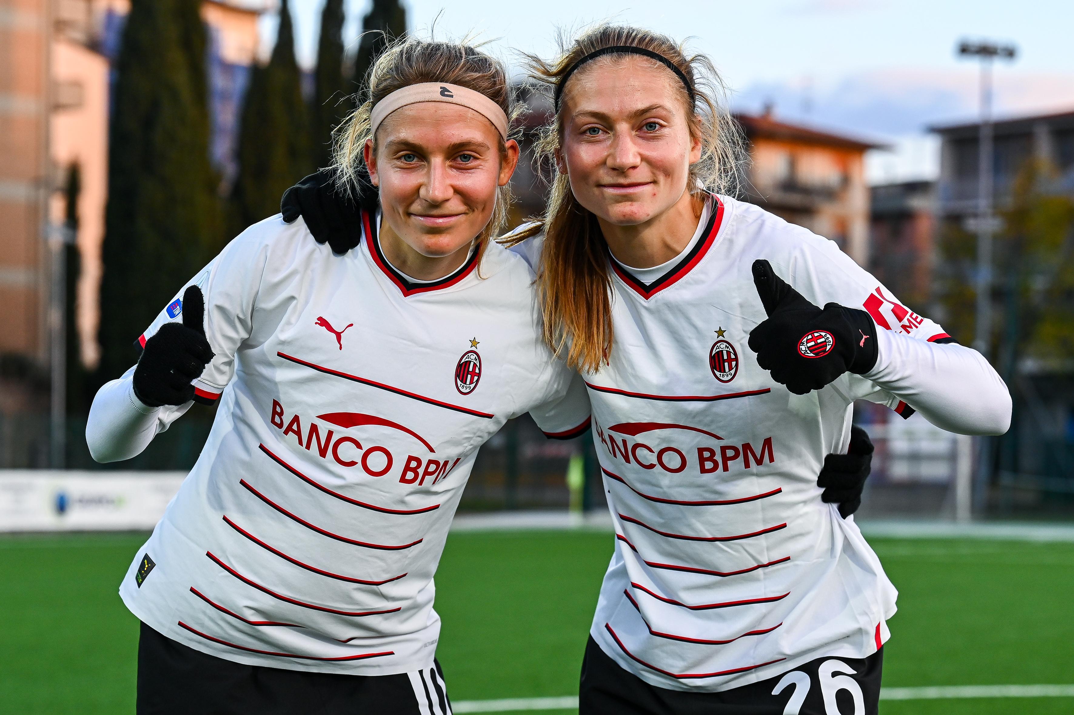 SESTO FIORENTINO, ITALY - NOVEMBER 26: Kamila Dubcova (L) and Michaela Dubcova of Milan celebrate after the Women Serie A match between ACF Fiorentina and AC Milan at Stadio Pietro Torrini on November 26, 2022 in Sesto Fiorentino, Italy. (Photo by Simone Arveda/Getty Images)
