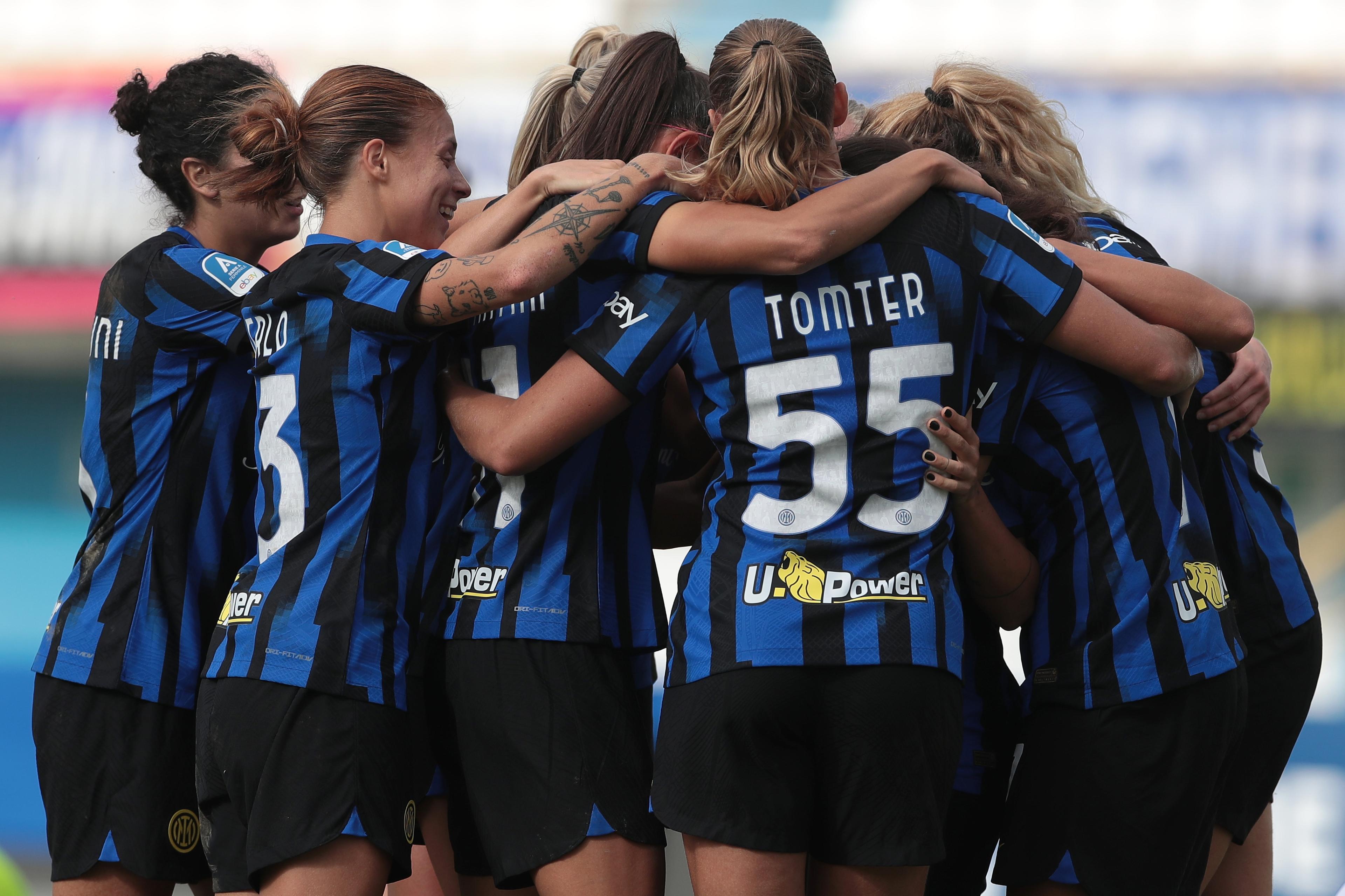 SESTO SAN GIOVANNI, ITALY - OCTOBER 21: Flaminia Simonetti of FC Internazionale celebrates with teammates after scoring the opening goal during the Women Serie A match between FC Internazionale and Napoli at Stadio Breda on October 21, 2023 in Sesto San Giovanni, Italy. (Photo by Emilio Andreoli - Inter/Inter via Getty Images)