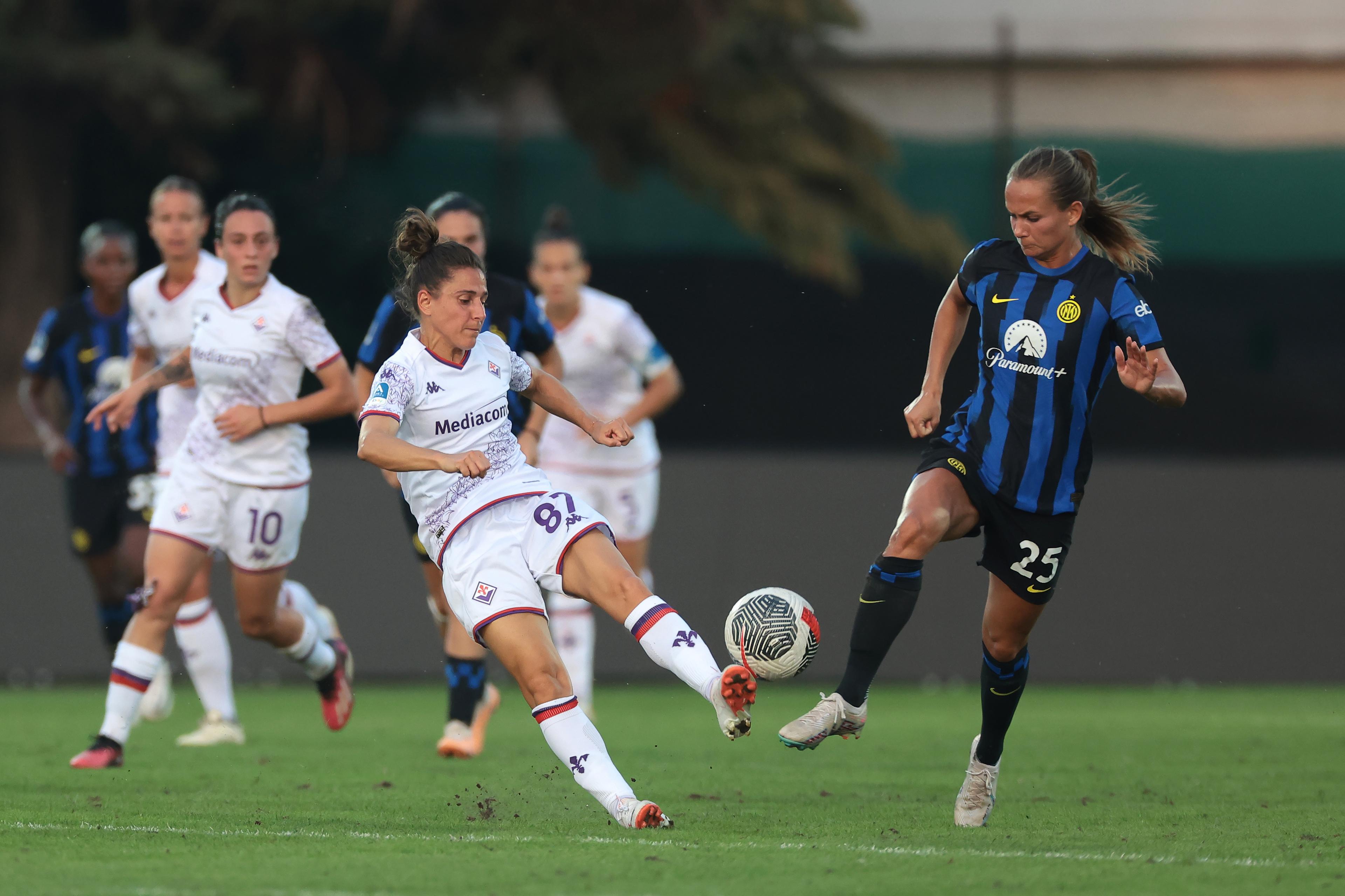 SESTO SAN GIOVANNI, ITALY - OCTOBER 02: Frederikke Thogersen of FC Internazionale challenges Veronica Boquete of ACF Fiorentina during the Women\\'s Serie A match between FC internazionale and ACF Fiorentina at Stadio Breda on October 02, 2023 in Sesto San Giovanni, Italy. (Photo by Jonathan Moscrop/Getty Images)