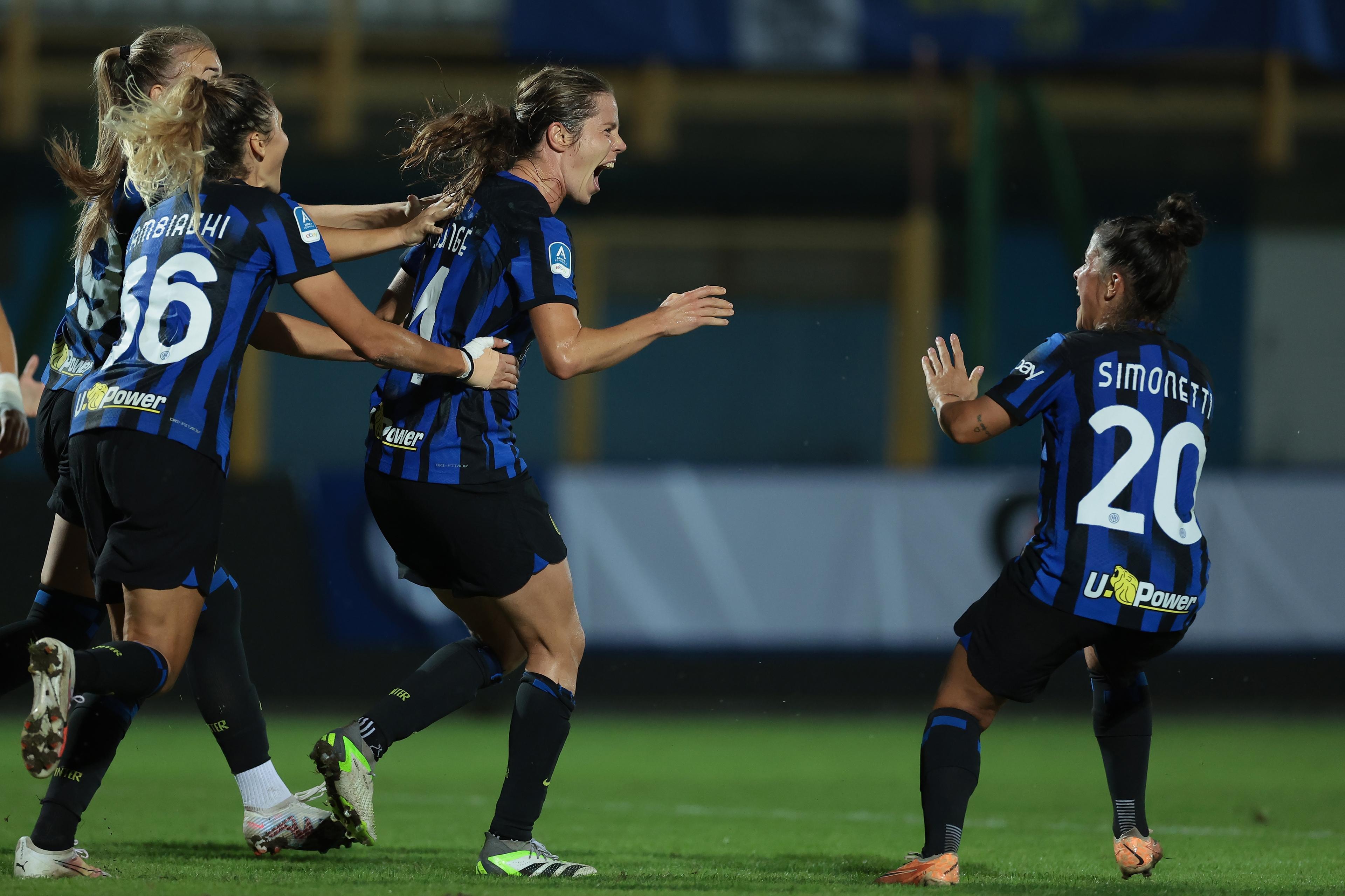 SESTO SAN GIOVANNI, ITALY - OCTOBER 02: Sofie Junge Pedersen of FC Internazionale celebrates with team mates after scoring to level the game at 1-1 during the Women's Serie A match between FC internazionale and ACF Fiorentina at Stadio Breda on October 02, 2023 in Sesto San Giovanni, Italy. (Photo by Jonathan Moscrop/Getty Images)