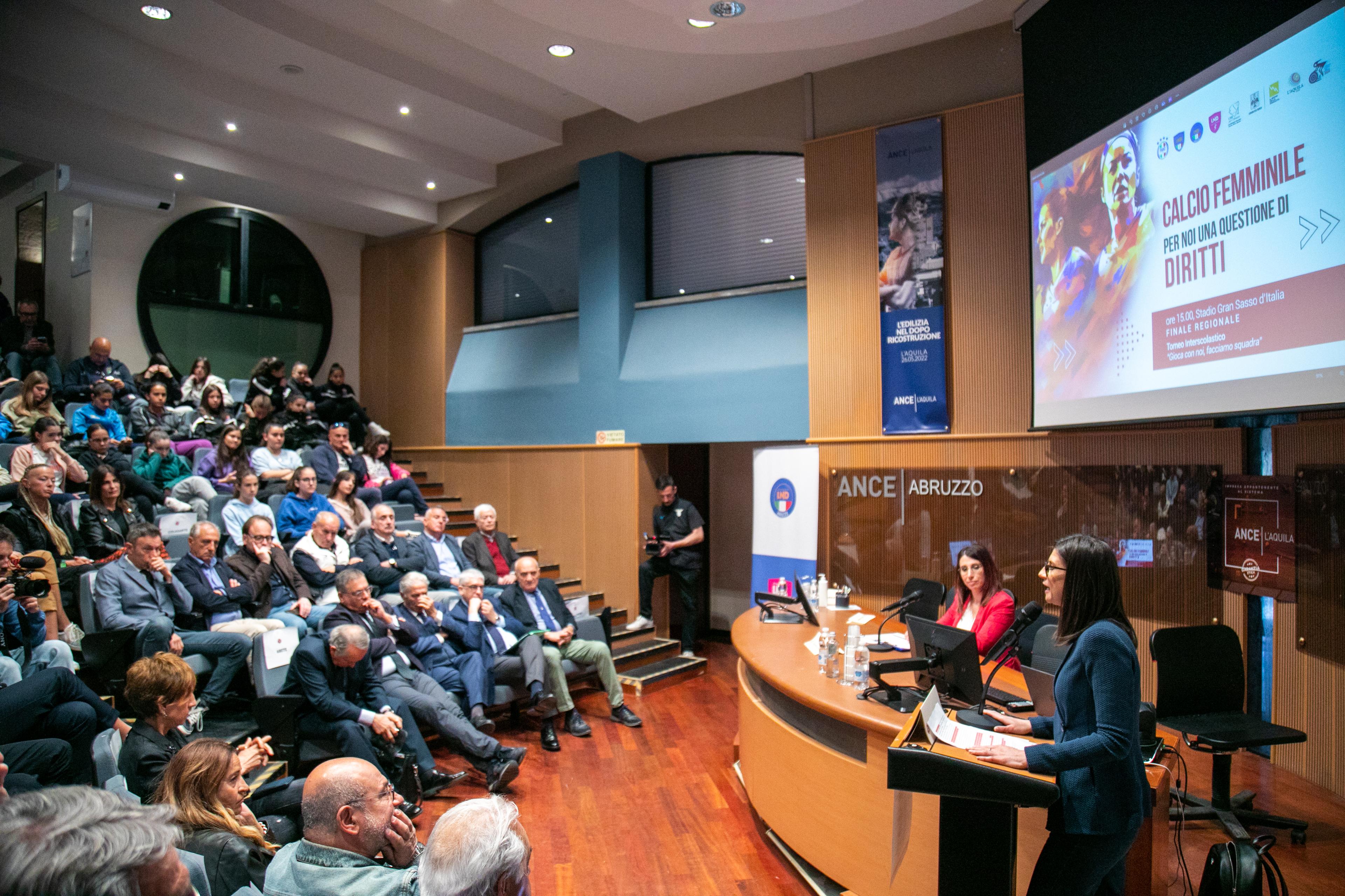 \\'Gioca con Noi, facciamo squadra\\': a L\\'Aquila il convegno sul calcio femminile