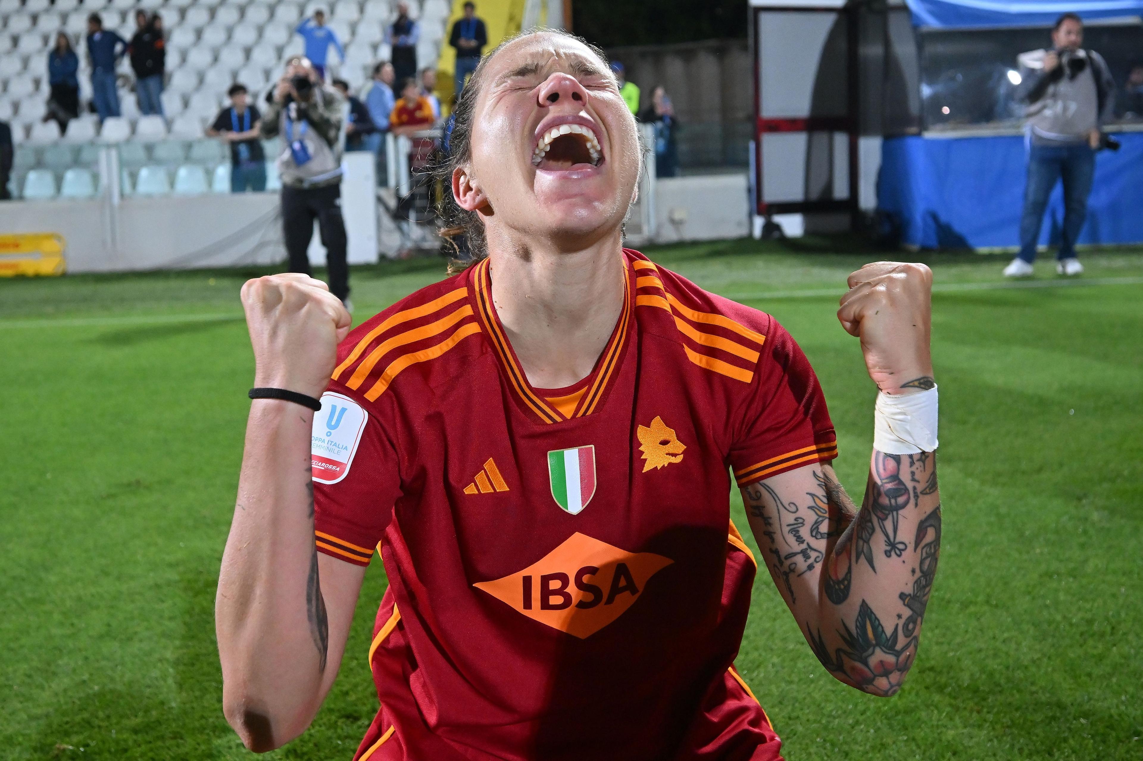 CESENA, ITALY - MAY 24: Elena Linari of AS Roma celebrates during the Women Supercup match betweeen AS Roma and ACF Fiorentina at Dino Manuzzi Stadium on May 24, 2024 in Cesena, Italy. (Photo by Alessandro Sabattini/Getty Images)