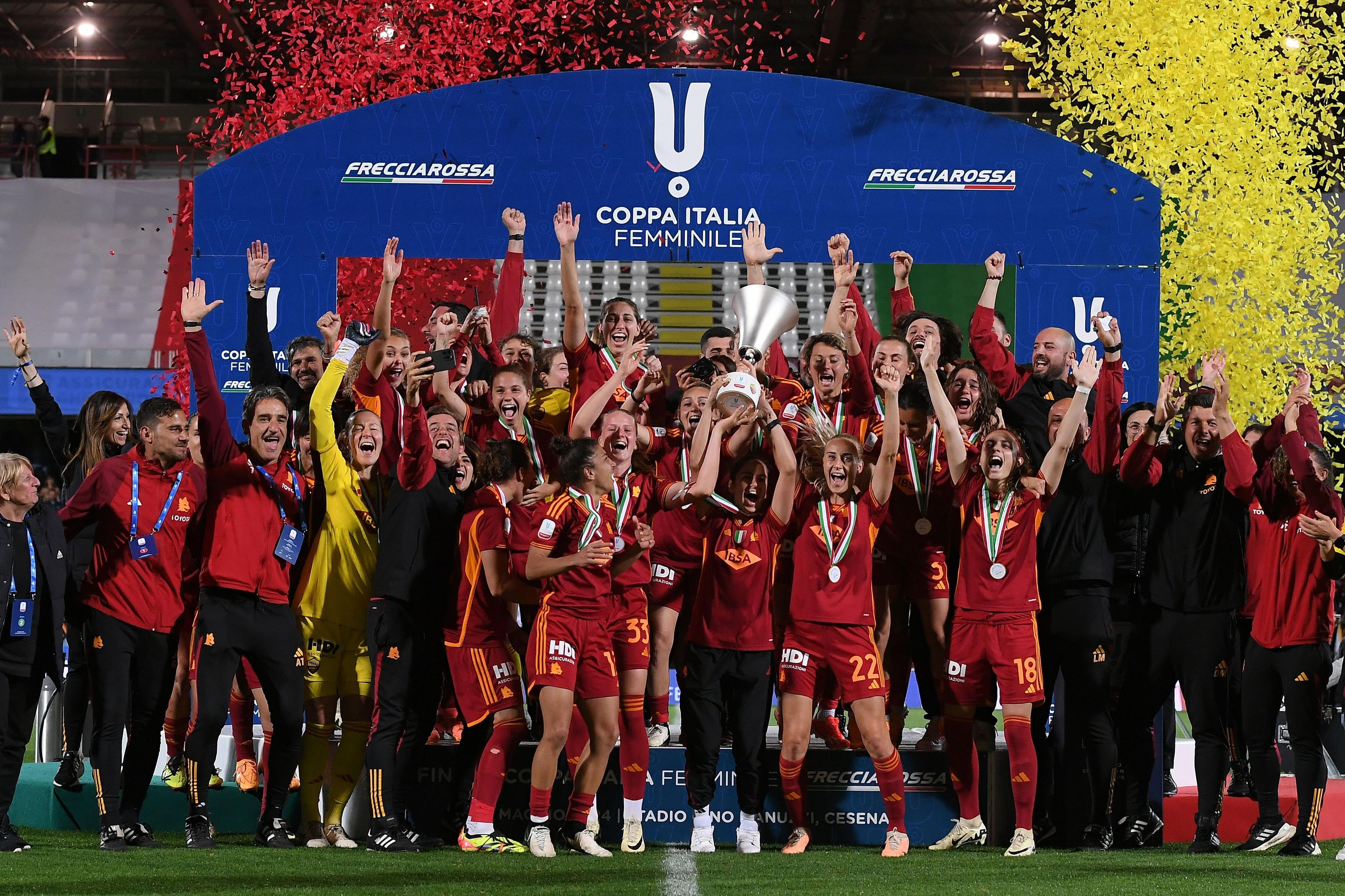 CESENA, ITALY - MAY 24:Playeers of AS Roma celebrate the victory with the trophy during the Women Supercup match betweeen AS Roma and ACF Fiorentina at Dino Manuzzi Stadium on May 24, 2024 in Cesena, Italy. (Photo by Alessandro Sabattini/Getty Images)