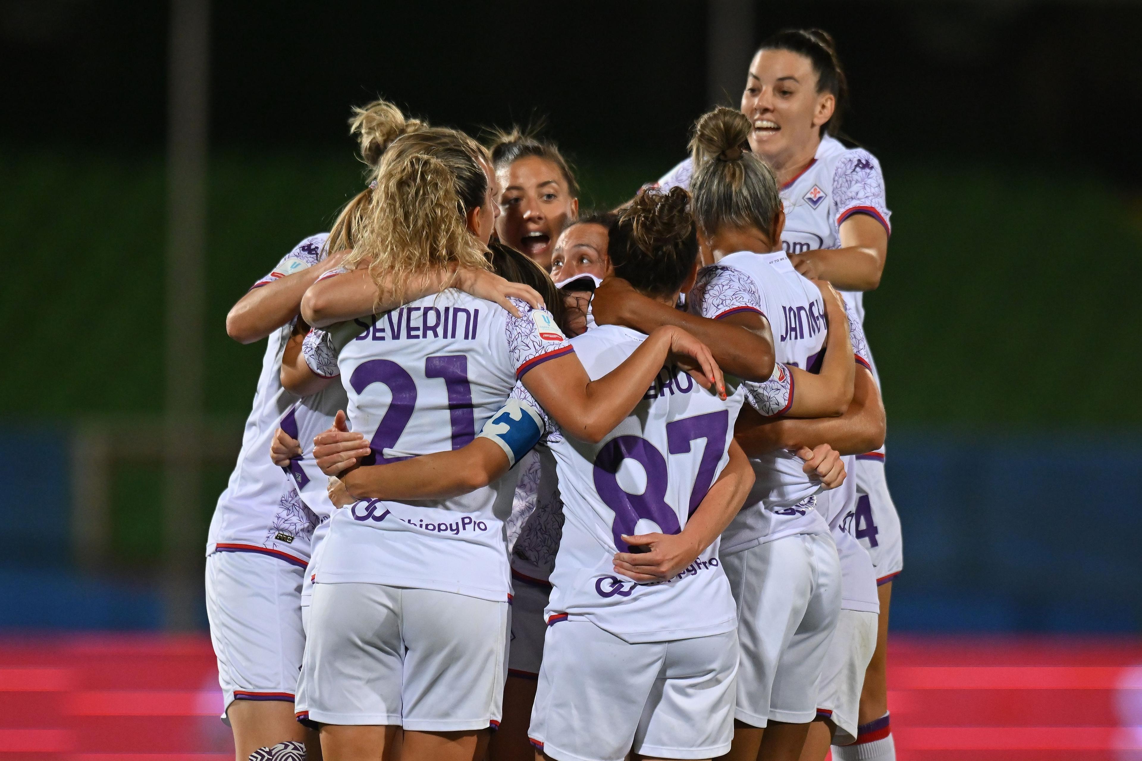 CESENA, ITALY - MAY 24: Pauline Hammarlund of ACF Fiorentina  scores the opening goal during the Women Supercup match betweeen AS Roma and ACF Fiorentina at Dino Manuzzi Stadium on May 24, 2024 in Cesena, Italy. (Photo by Alessandro Sabattini/Getty Images)