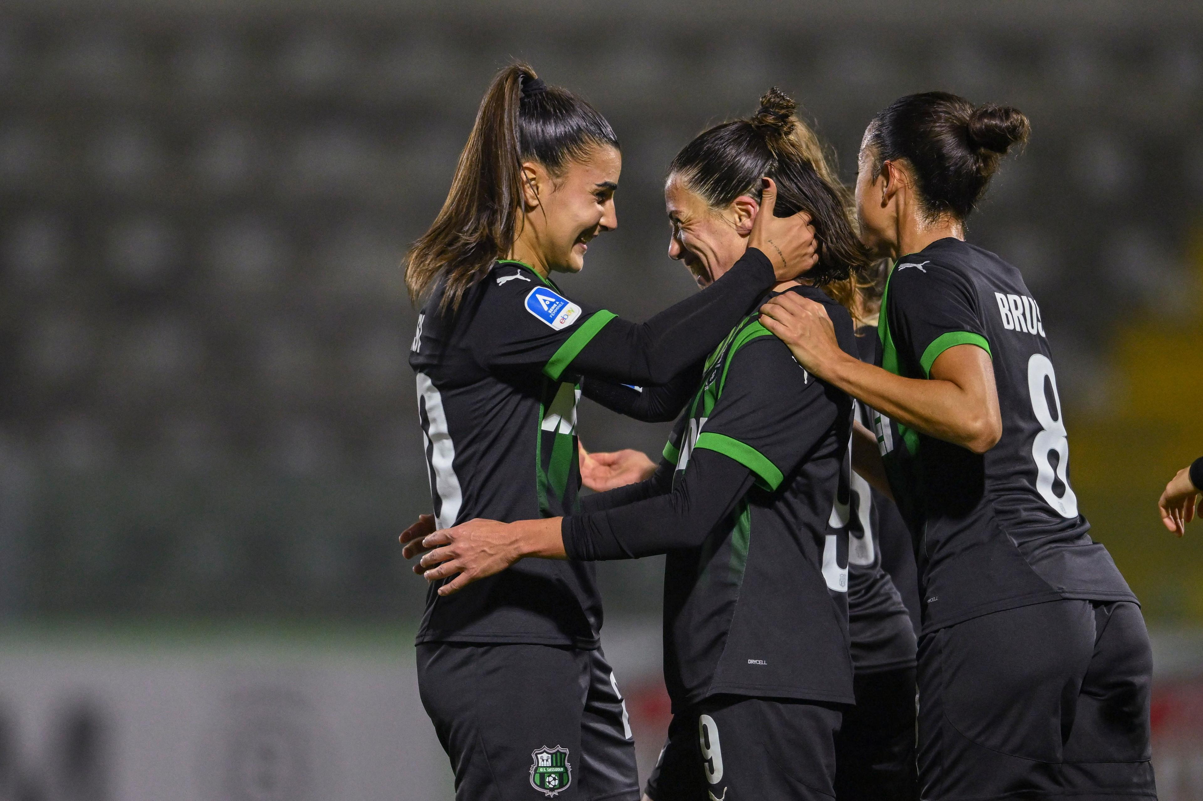 Daniela Sabatino (Sassuolo Women)Benedetta Orsi (Sassuolo Women)Martina Brustia (Sassuolo Women) ; November 09; 2023 - Football : Italian championship 2024 2025 Femminile ; 9°Day ; match between Sassuolo Women 3-0 Sampdoria Women at Enzo Ricci Stadium ; Sassuolo, Italy; ;( photo by aicfoto)(ITALY) [0855]