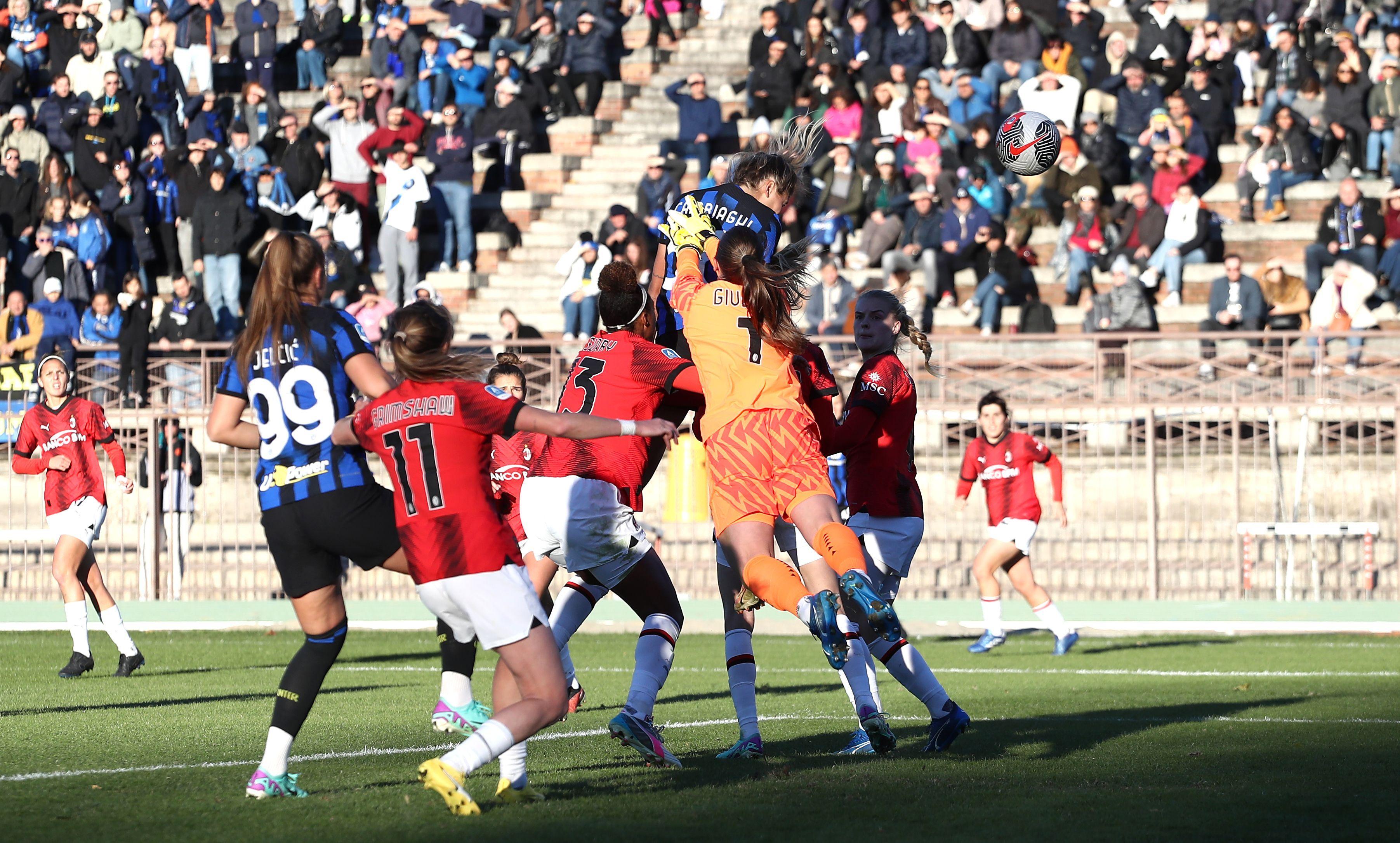 MILAN, ITALY - NOVEMBER 25: Michela Cambiaghi of FC Internazionale scores the opening goalduring the Women Serie A eBay match between FC Internazionale and AC Milan at Arena Civica Gianni Brera on November 25, 2023 in Milan, Italy. (Photo by Marco Luzzani/Getty Images)