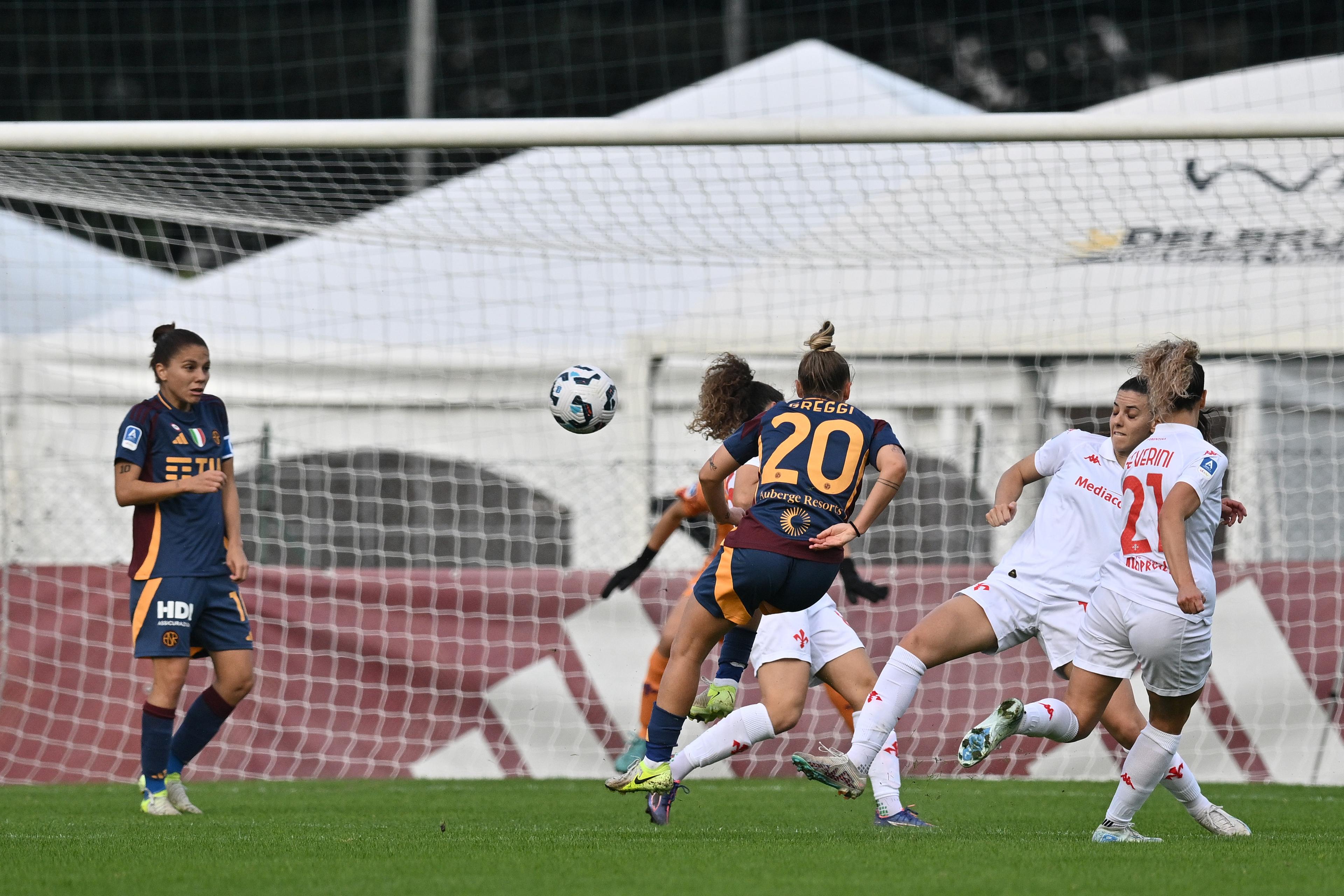 ROME, ITALY - NOVEMBER 09: Giada Greggi of Napoli scores goal during the Serie A match between AS Roma and Fiorentina at Stadio Tre Fontane on November 09, 2024 in Rome, Italy. (Photo by Image Photo Agency/Getty Images)