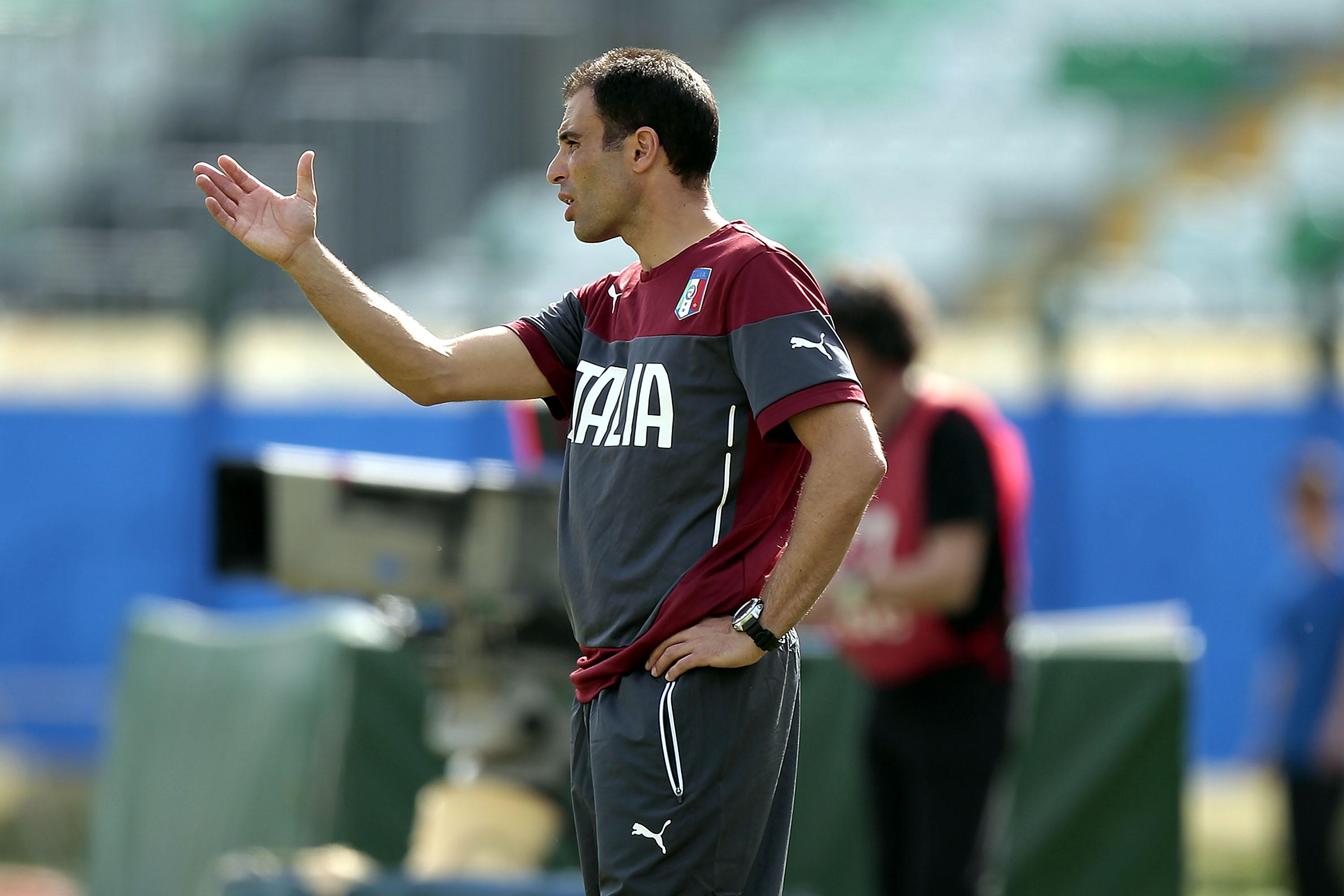 SIENA, ITALY - APRIL 14: Enrico Sbardella manager of Italy U17 Women\\'s shouts instructions to his players during the UEFA Under17 Women\\'s Elite Round match between Italy and Germany at Stadio Artemio Franchi on April 14, 2015 in Siena, Italy.  (Photo by Gabriele Maltinti/Getty Images)