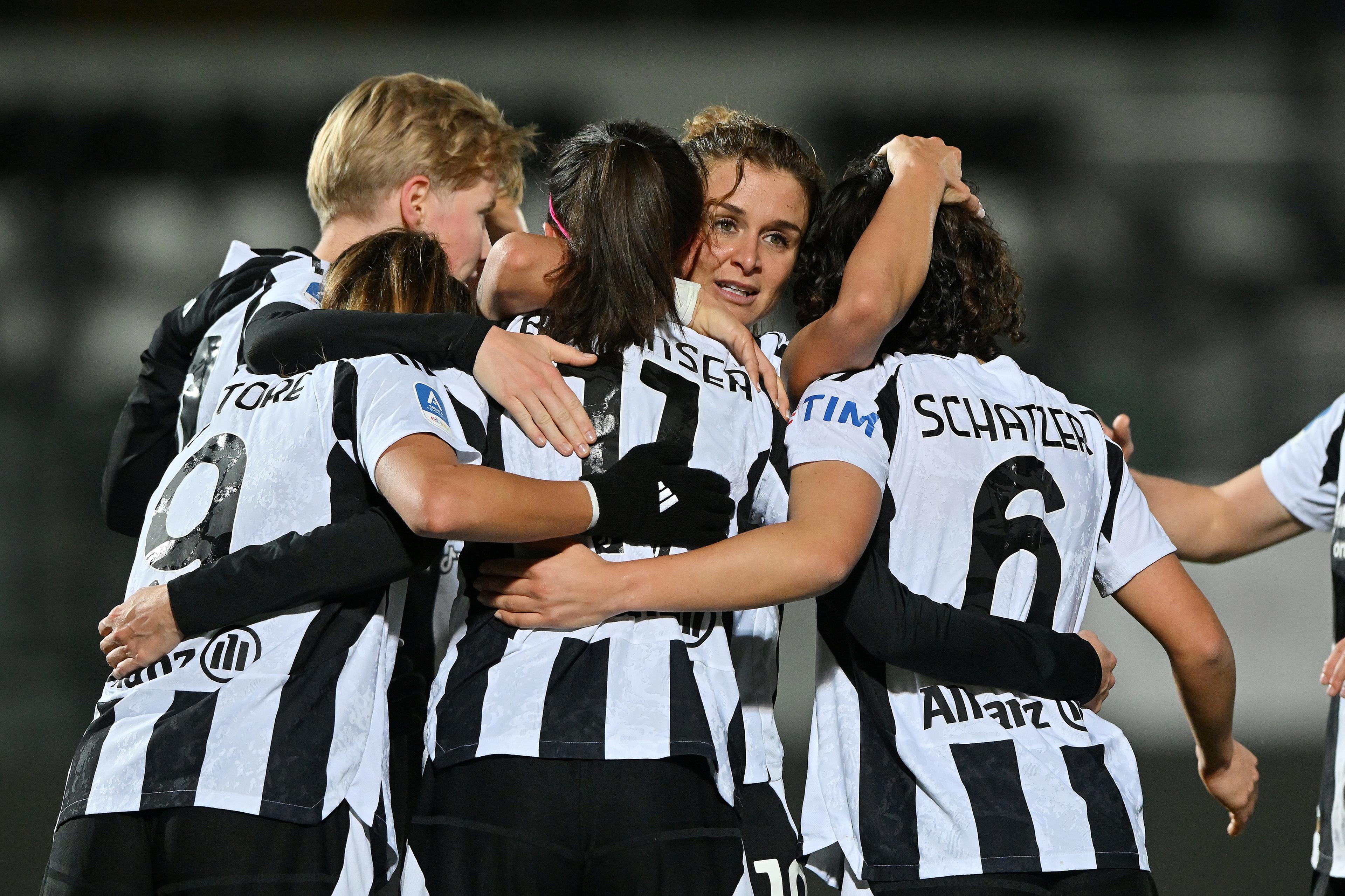 BIELLA, ITALY - JANUARY 24: Cristiana Girelli of Juventus Women celebrates a goal with teammates during the Women\\'s Serie A match between Juventus and FC Internazionale at Stadio Comunale Vittorio Pozzo Lamarmora on January 24, 2025 in Biella, Italy. (Photo by Chris Ricco - Juventus FC/Juventus FC via Getty Images)