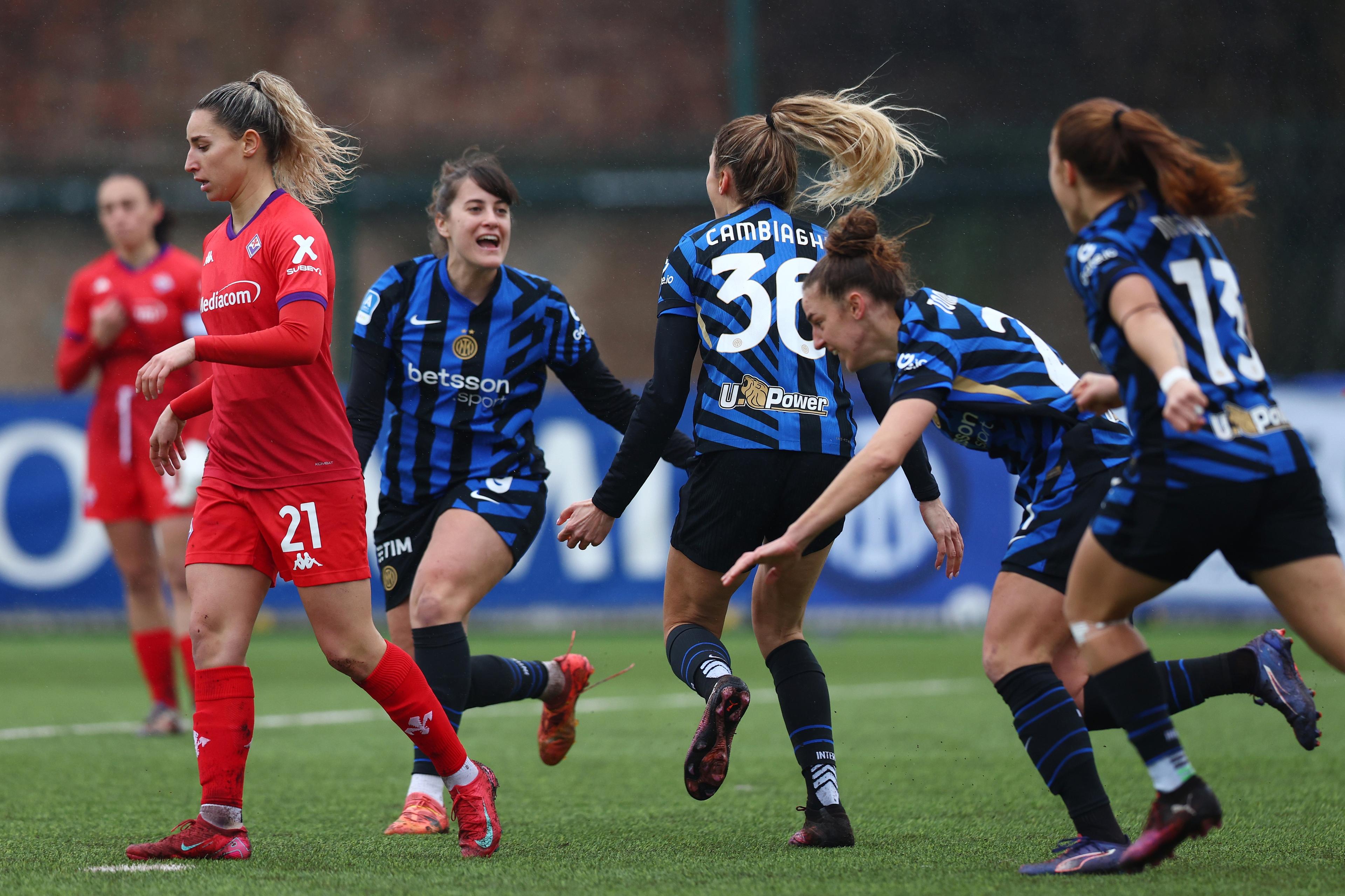 MILAN, ITALY - FEBRUARY 01: Michela Cambiaghi of FC Internazionale celebrates with teammates after scoring her team's first goal during the Women Serie A match between FC Internazionale and Fiorentina at Konami Youth Development Center in memory of Giacinto Facchetti (Interello) on February 01, 2025 in Milan, Italy. (Photo by Francesco Scaccianoce - Inter/Inter via Getty Images)