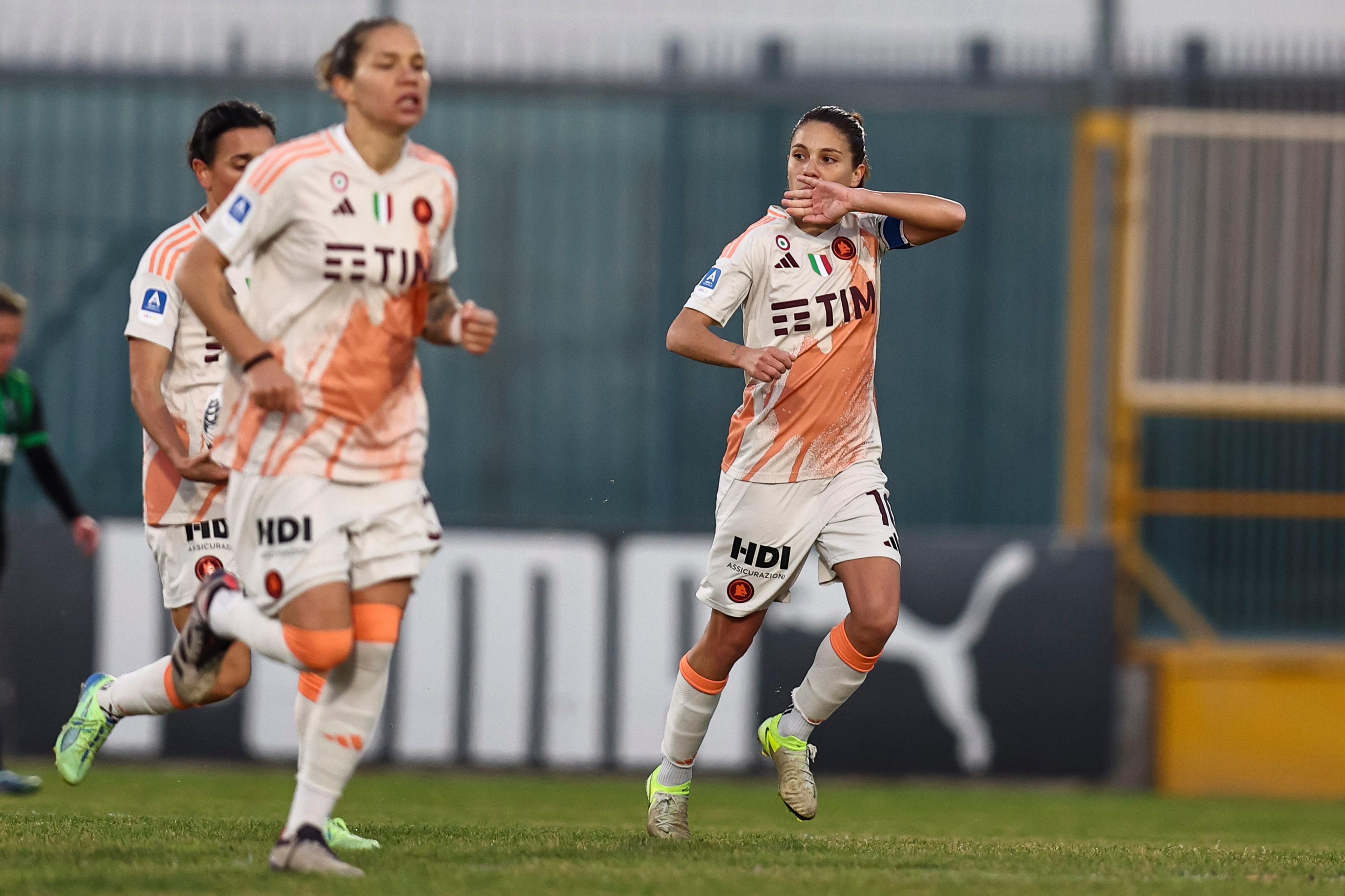 Manuela Giugliano (Roma Women)              ; \\rNovember 24; 2024 - Football : Italian championship 2024 2025  Femminile   ; 11\\u00B0Day; match between   Sassuolo Women 1-1 Roma Women   at  Enzo Ricci Stadium   ; Sassuolo, Italy;         ;( photo by aicfoto)(ITALY) [0855]\\r