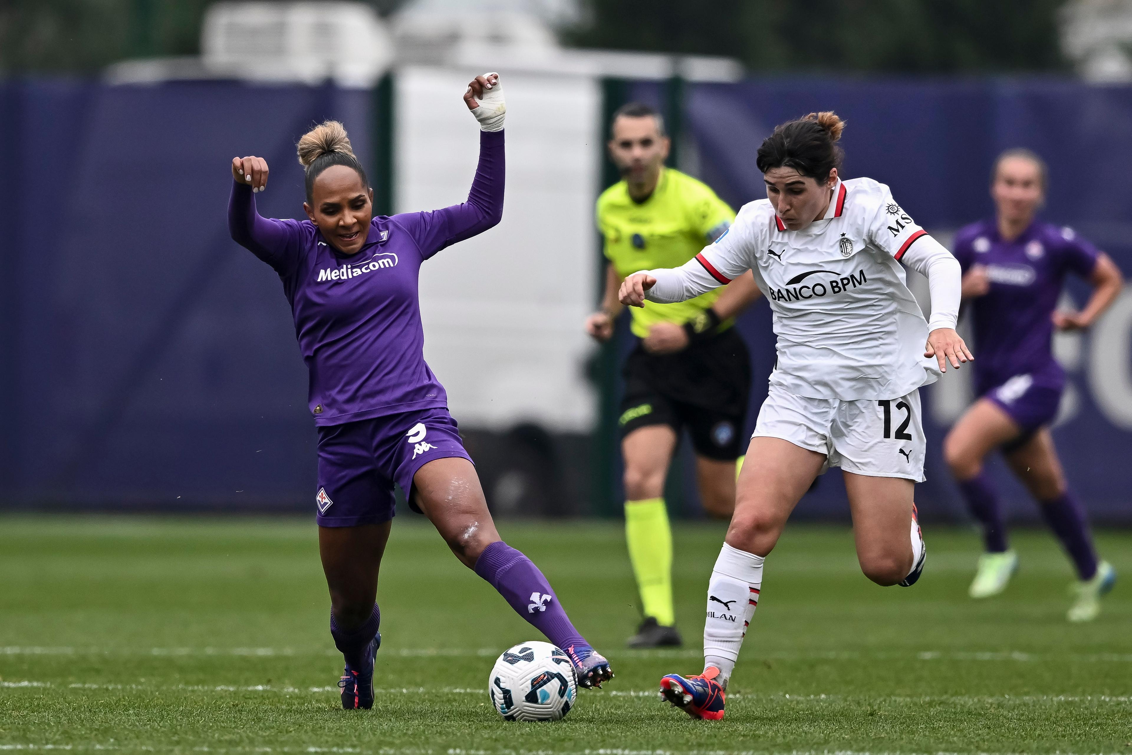 Madelen Janogy (Fiorentina Women)Marta Mascarello (Milan Women) ; November 23 ;2024 - Football : Italian championship 2024 2025 Femminile ; 11°Day; match between Fiorentina Women 2-2 Milan Women at Curva Fiesole - Viola Park Stadium ; Firenze, Italy; ;( photo by aicfoto)(ITALY) [0855]
