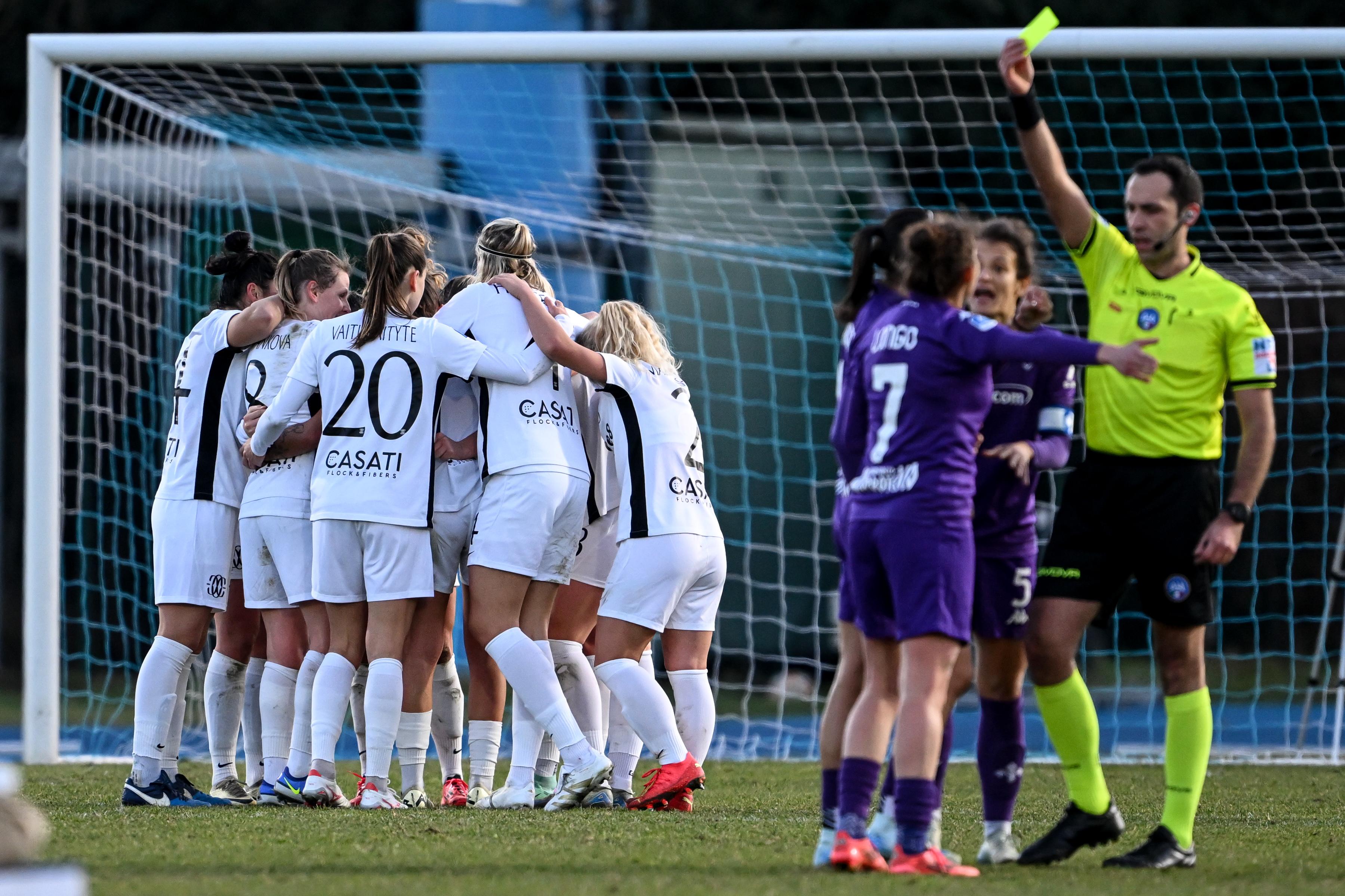 COMO, ITALY - JANUARY 11: Alexandra Kerr of Como celebrates her goal during the Serie A Women match between Como Women and Fiorentina at stadio Ferruccio on January 11, 2025 in Seregno, Italy. (Photo by Image Photo Agency/Getty Images)