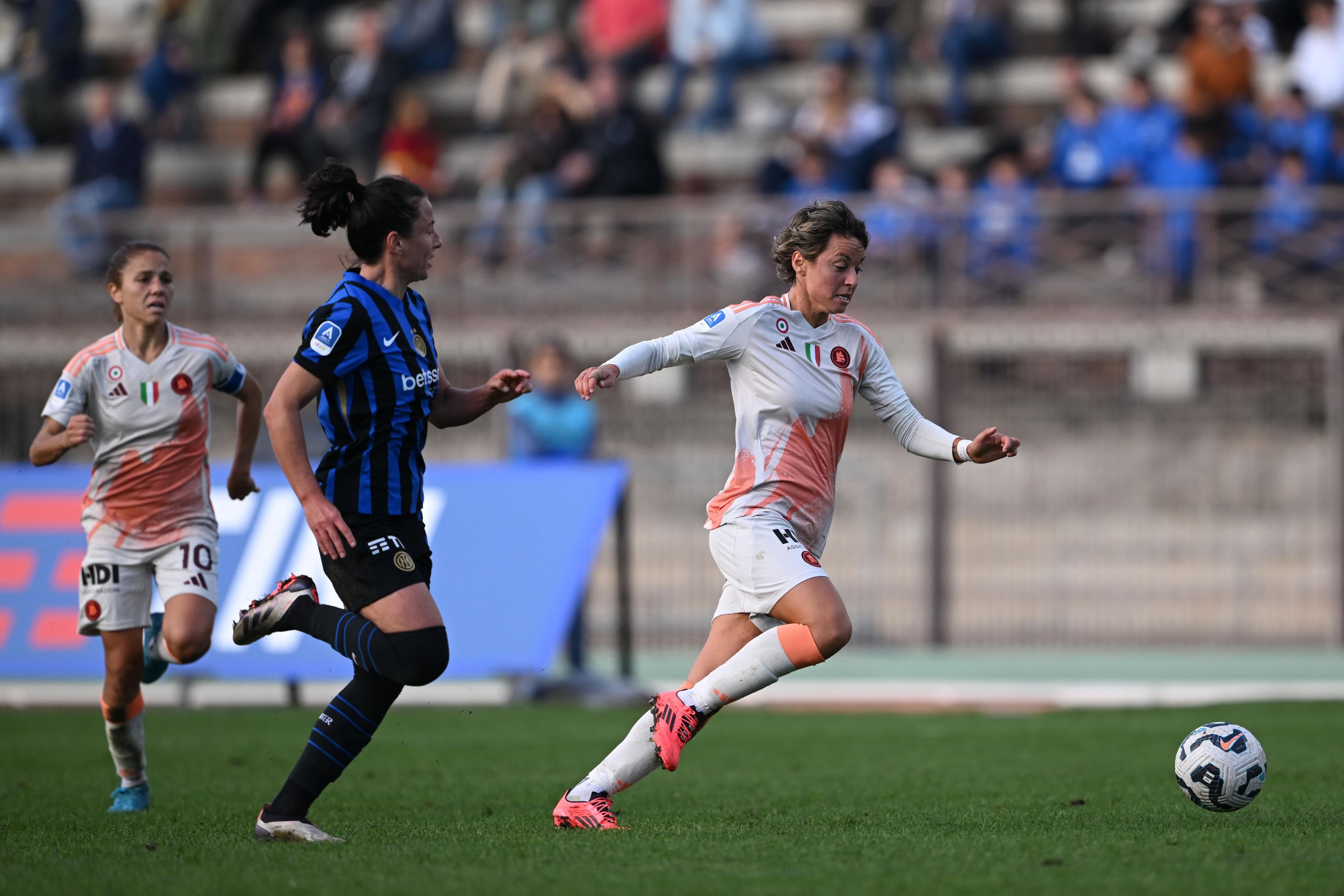 Valentina Giacinti (Roma Women)Ivana Andres Sanz (Inter Women)              ; \\rOctober 5; 2024 - Football : Italian championship 2024 2025  Femminile   ; 5\\u00B0Day; match between Inter Women 1-1 Roma Women  at  Arena Civica Gianni BreraStadium   ; Milano, Italy;         ;( photo by aicfoto)(ITALY) [0855]\\r