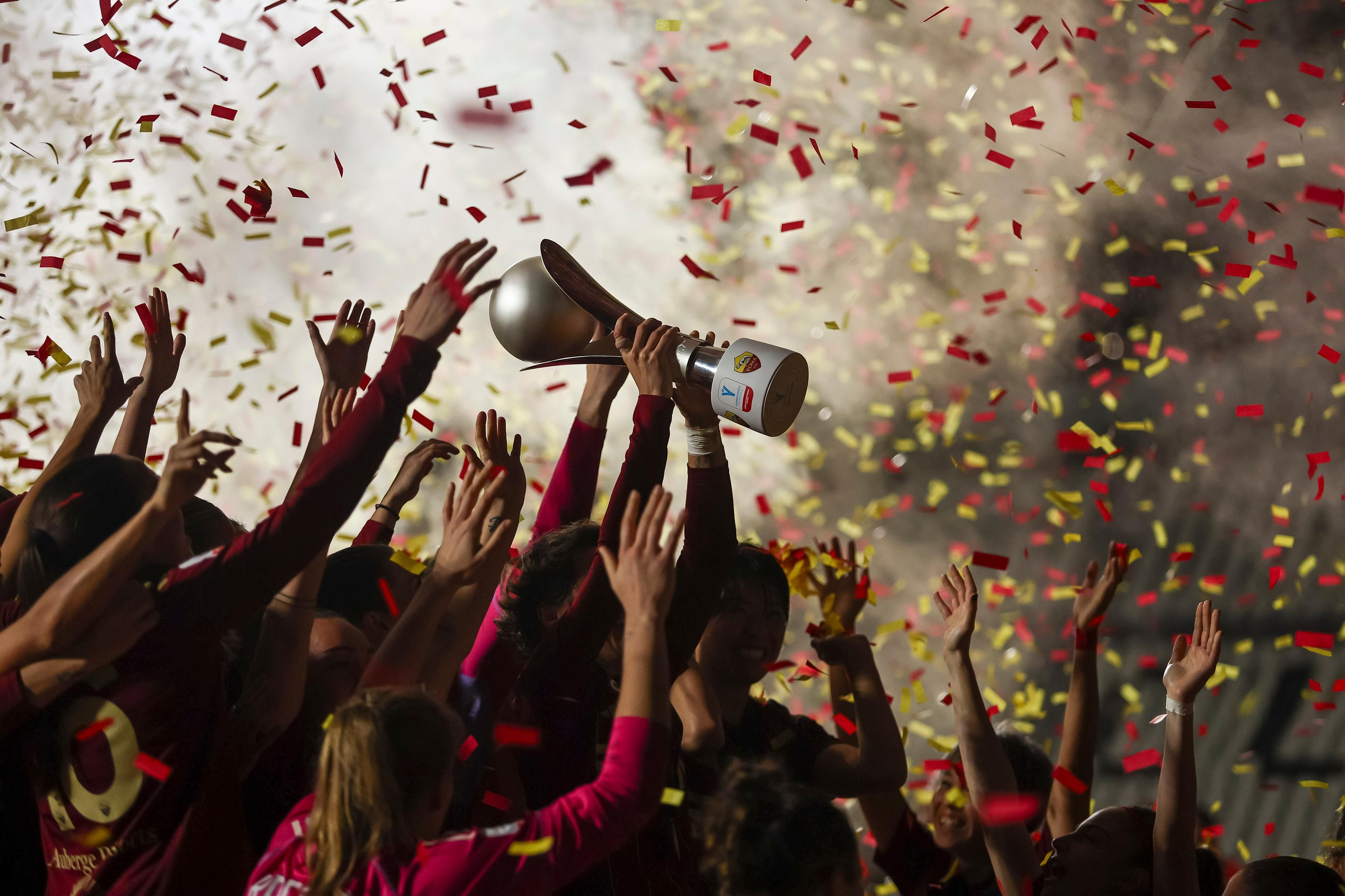 Final joy with a trophy (Roma Women) ; January 06; 2025 - Football : Italian championship 2024 2025 Femminile Super Cup ; Final; match between Roma Women 3-1 Fiorentina Women at Alberto Picco Stadium ; La Spezia, Italy; ;( photo by aicfoto)(ITALY) [0855]