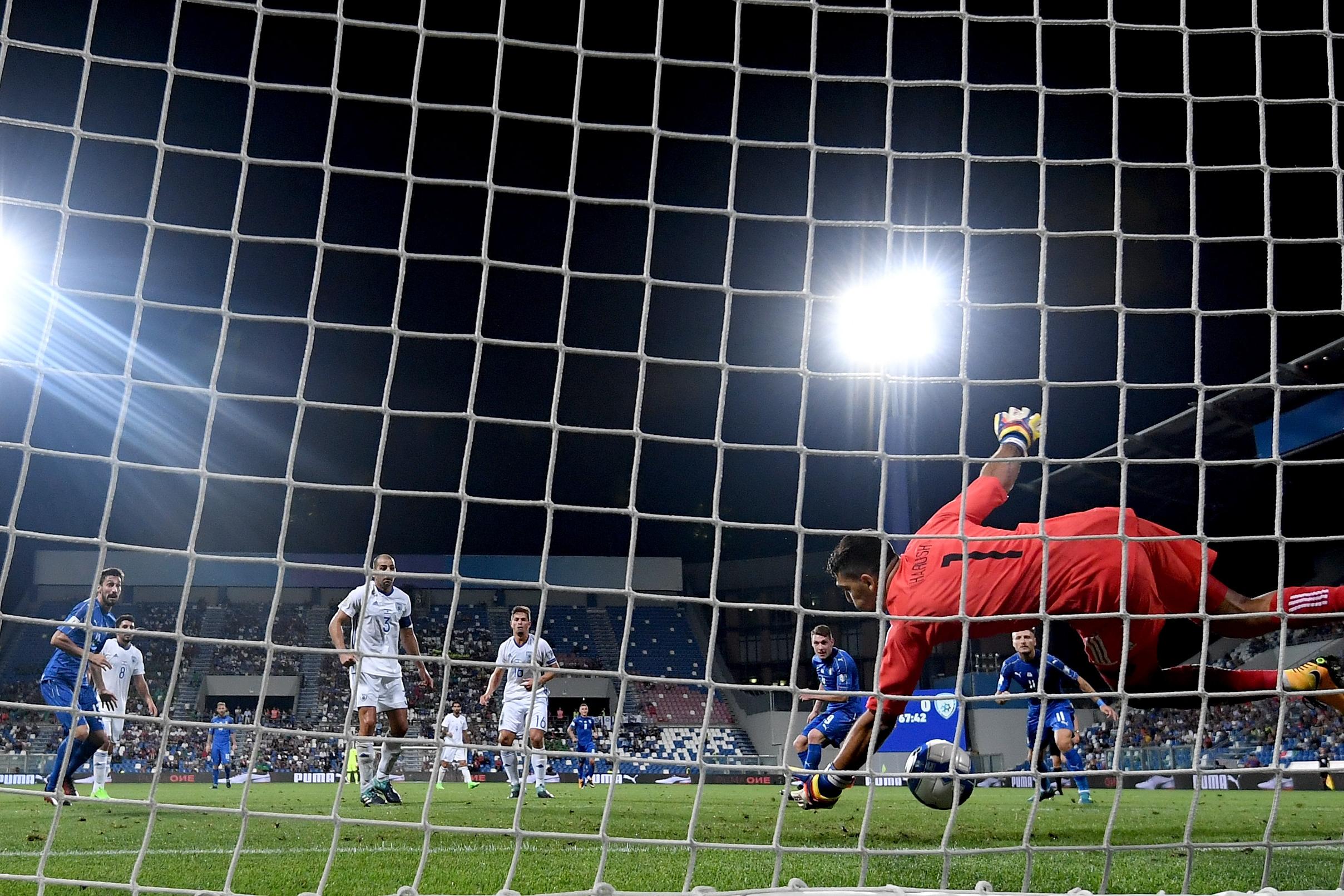 REGGIO NELL\\'EMILIA, ITALY - SEPTEMBER 05: Ariel Harush of Israel in action  during the FIFA 2018 World Cup Qualifier between Italy and Israel at Mapei Stadium - Citta\\' del Tricolore on September 5, 2017 in Reggio nell\\'Emilia, Italy.  (Photo by Claudio Villa/Getty Images)