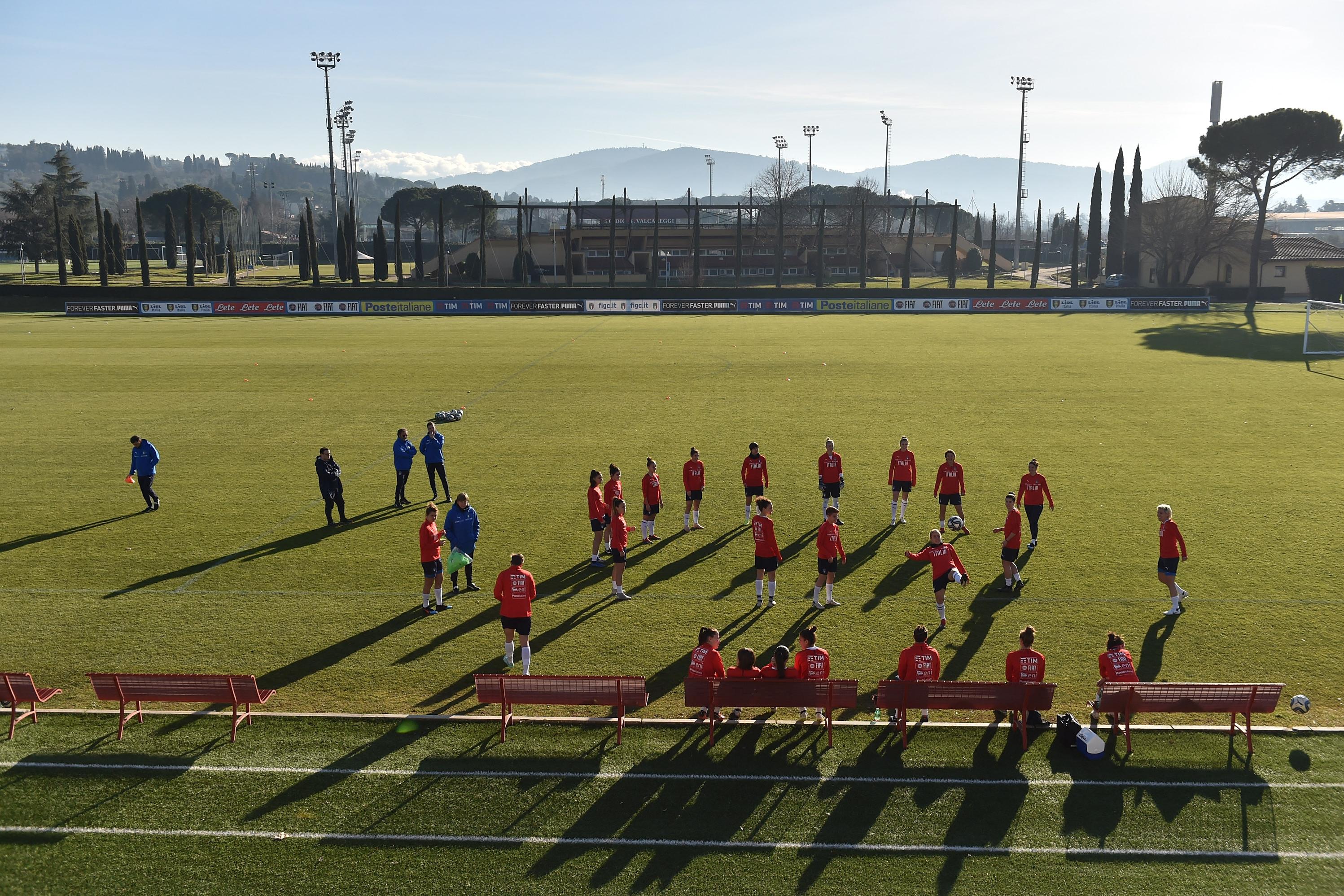 FLORENCE, ITALY - JANUARY 16: Players of Italy women warm up during a Italy women training session at Centro Tecnico Federale di Coverciano on January 16, 2019 in Florence, Italy. (Photo by Tullio M. Puglia/Getty Images)