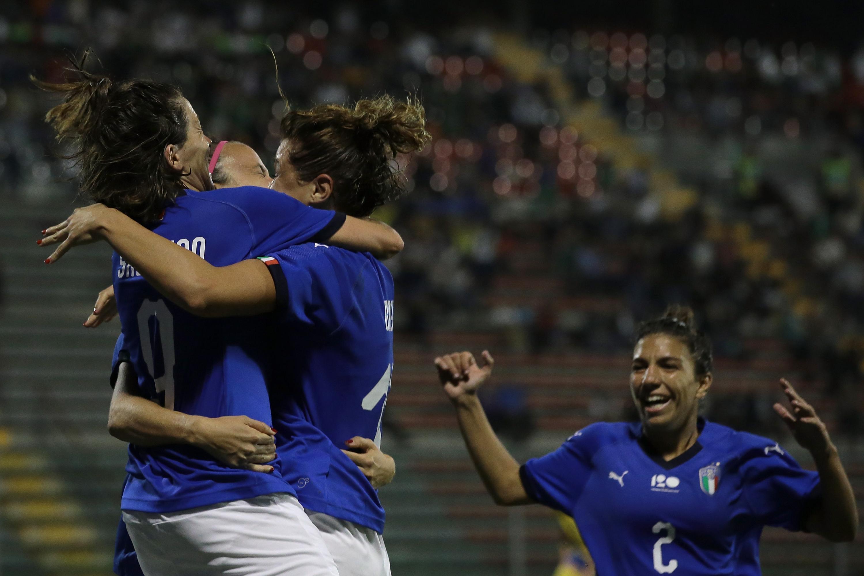 CREMONA, ITALY - OCTOBER 09: Daniela Sabatino (L) of Italy celebrates with her team-mate Barbara Bonansea (2nd L) after scoring the opening goal during the International Friendly match between Italy Women and Sweden Women at Stadio Giovanni Zini on October 9, 2018 in Cremona, Italy. (Photo by Emilio Andreoli/Getty Images)