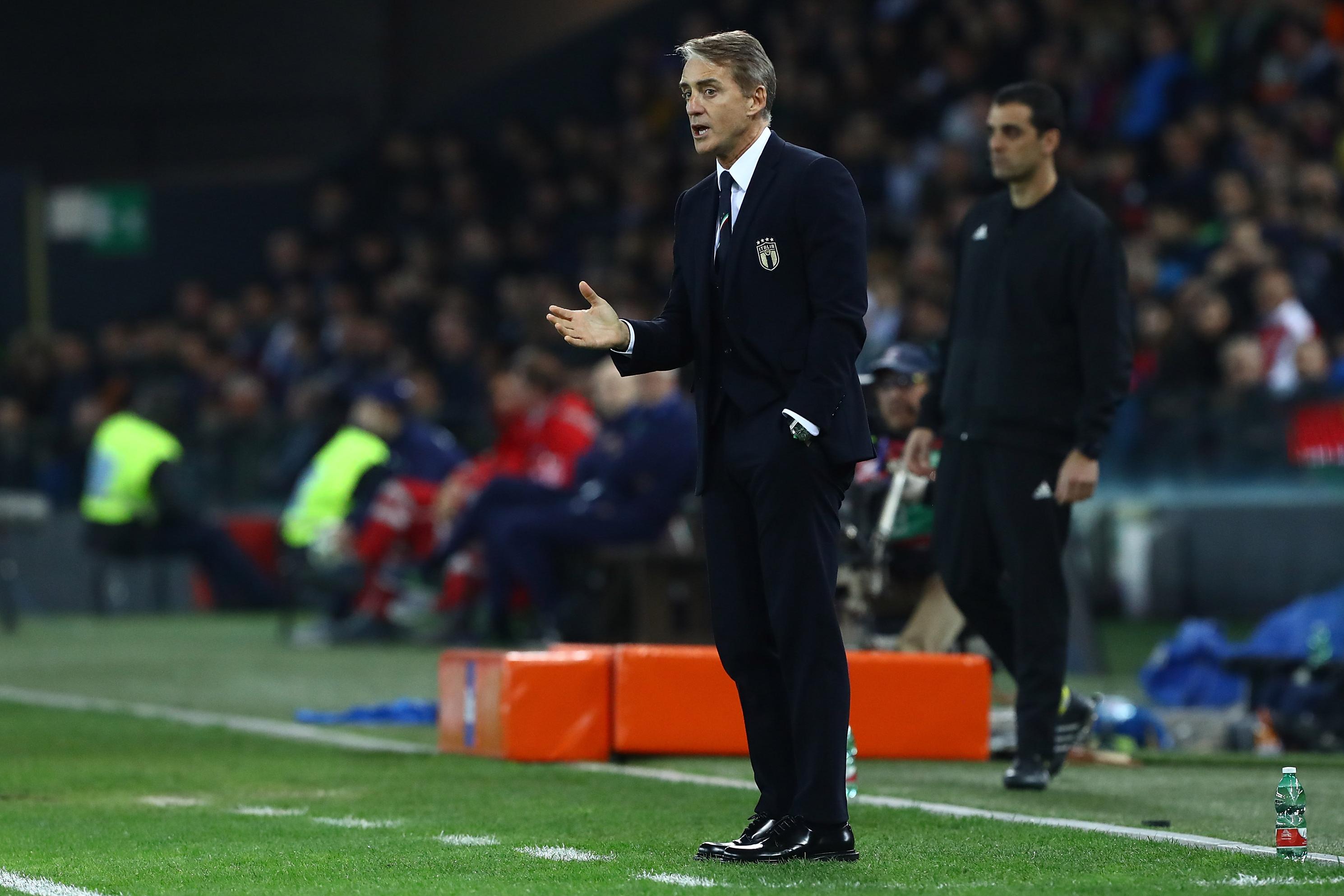 UDINE, ITALY - MARCH 23:  Italy coach Roberto Mancini issues instructions to his players during the 2020 UEFA European Championships group J qualifying match between Italy and Finland at Stadio Friuli on March 23, 2019 in Udine, Italy.  (Photo by Marco Luzzani/Getty Images)