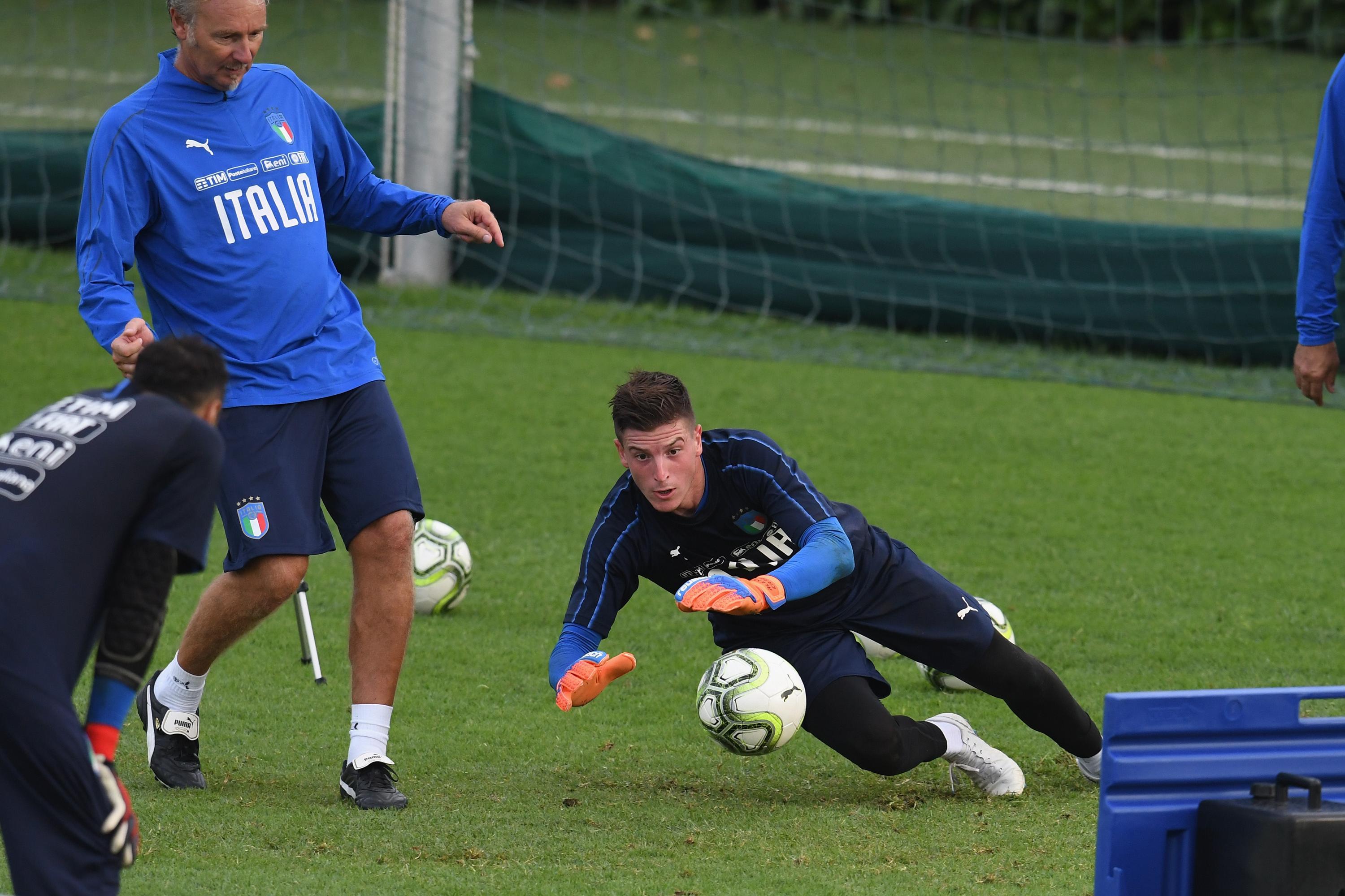 FLORENCE, ITALY - SEPTEMBER 04: Alessio Cragno of Italy in action during a Italy training session at Centro Tecnico Federale di Coverciano on September 4, 2018 in Florence, Italy. (Photo by Claudio Villa/Getty Images)