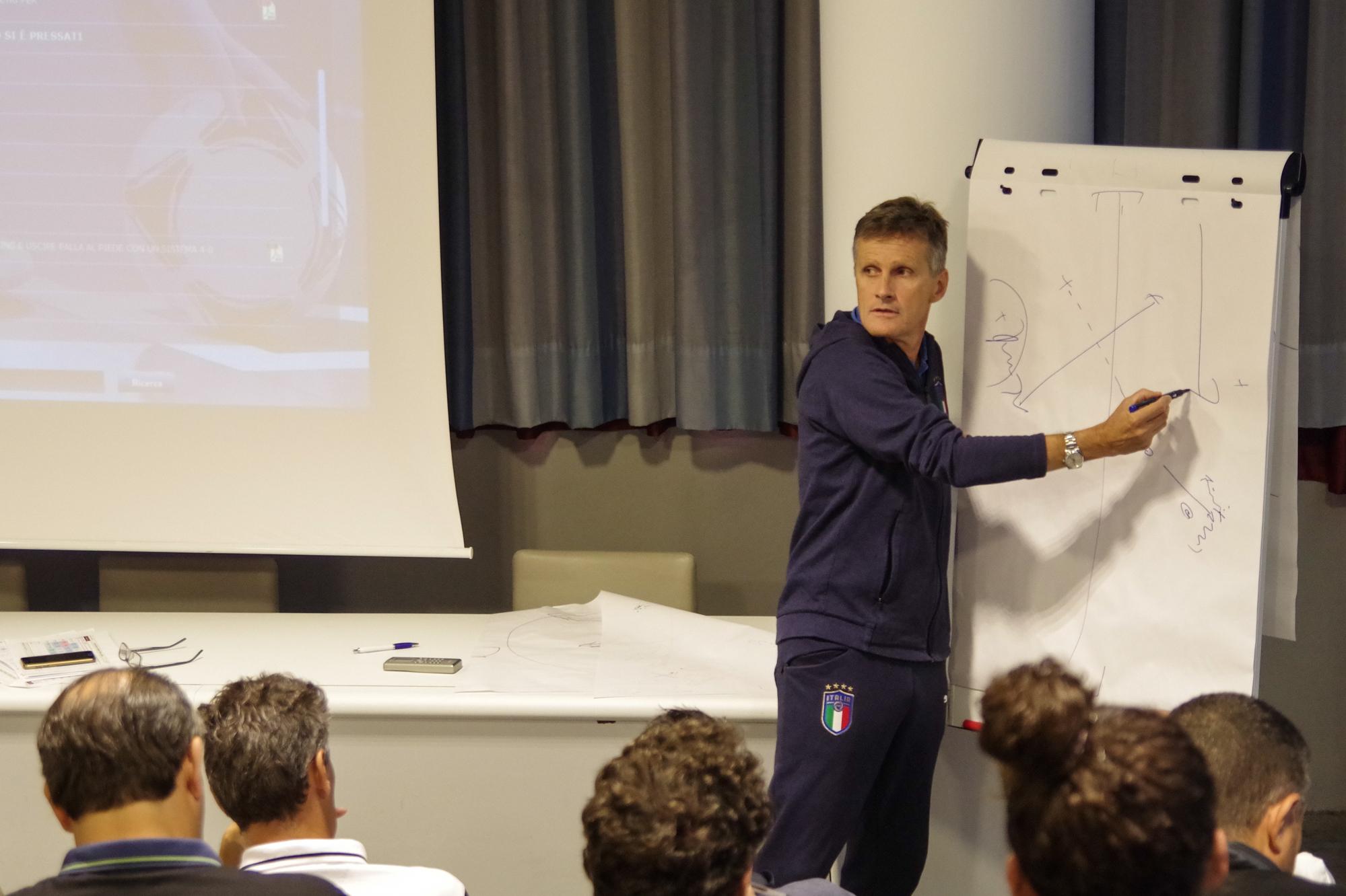 Corso allenatore calcio a 5, lezione di Roberto Menichelli