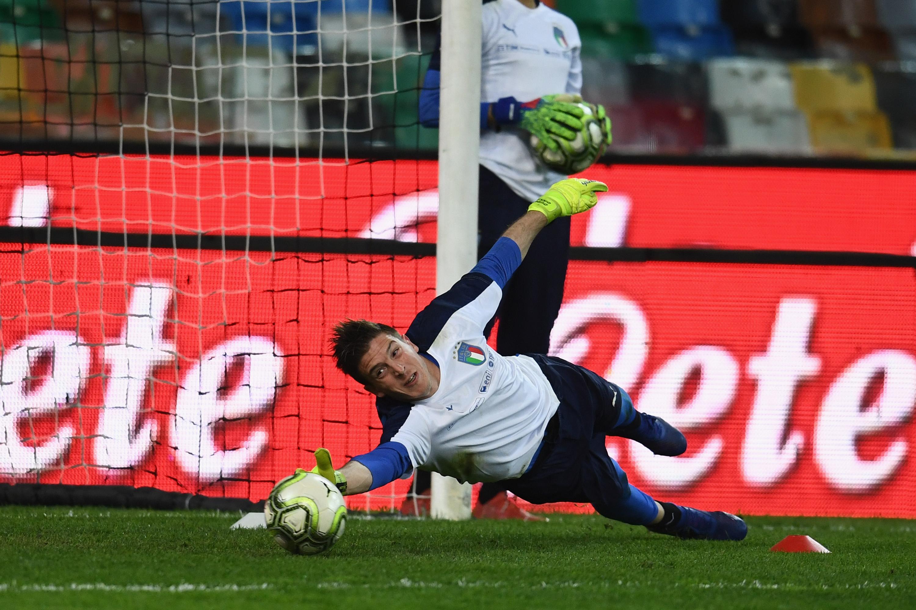 UDINE, ITALY - MARCH 22:  Alessio Cragno of Italy in action during a training session at Stadio Friuli-Dacia Arena on March 22, 2019 in Udine, Italy.  (Photo by Claudio Villa/Getty Images)