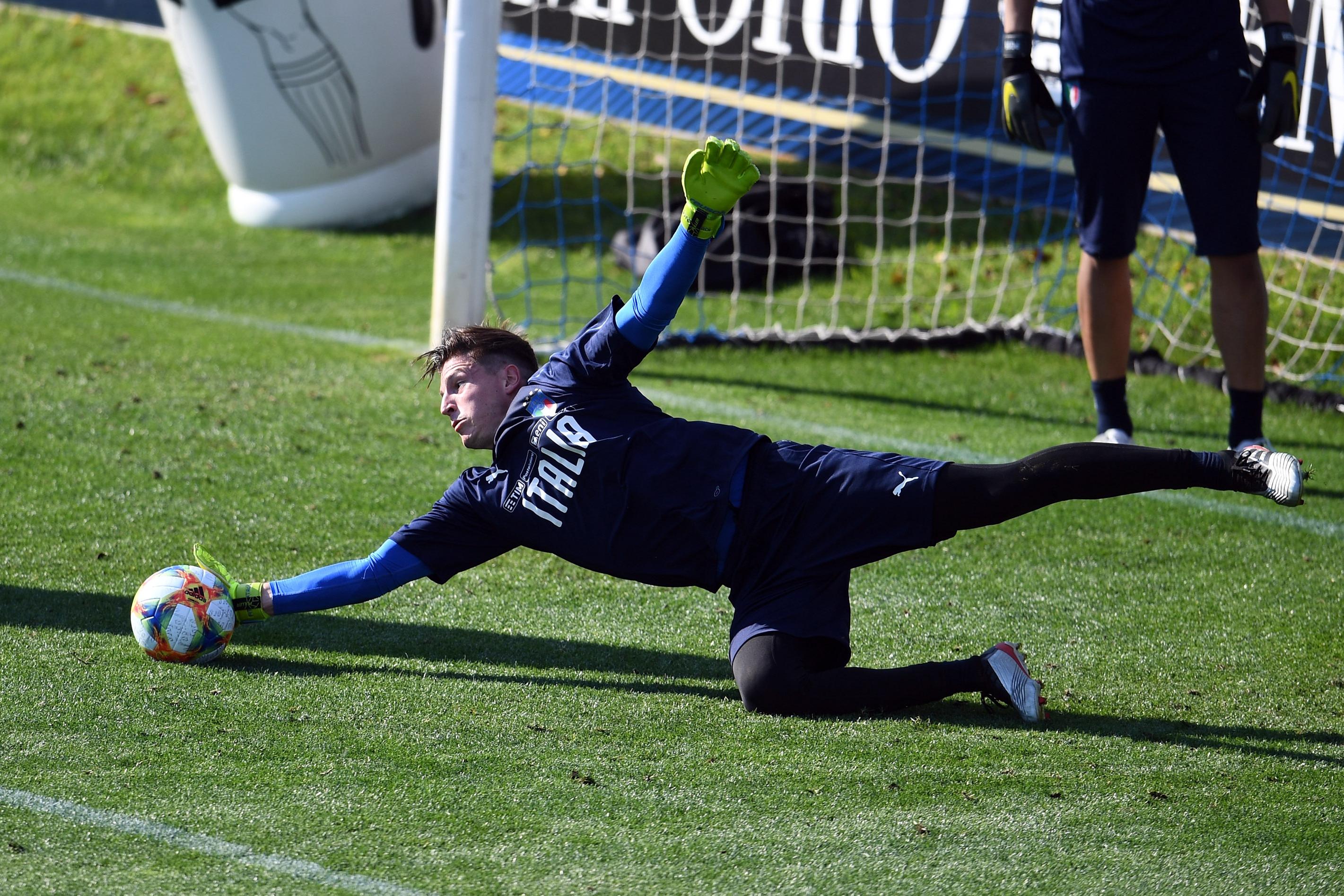 FLORENCE, ITALY - JUNE 02:  Alessio Cragno in action during a Italy training session at Centro Tecnico Federale di Coverciano on June 2, 2019 in Florence, Italy.  (Photo by Claudio Villa/Getty Images)