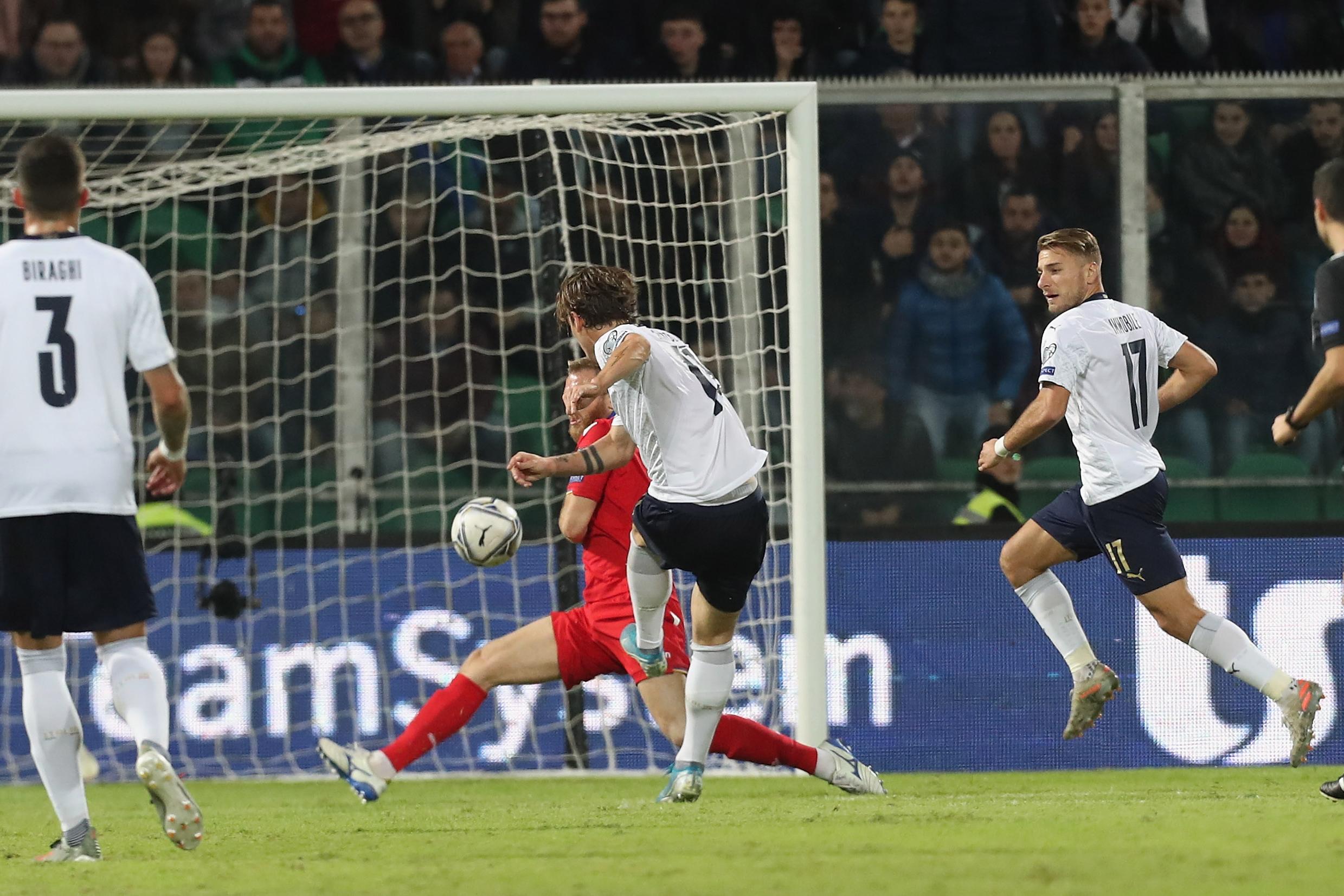 PALERMO, ITALY - NOVEMBER 18:  Nicol\\u00F2 Zaniolo of Italy scores his team\\'s 5th goal during the UEFA Euro 2020 Qualifier between Italy and Armenia on November 18, 2019 in Palermo, Italy.  (Photo by Maurizio Lagana/Getty Images)