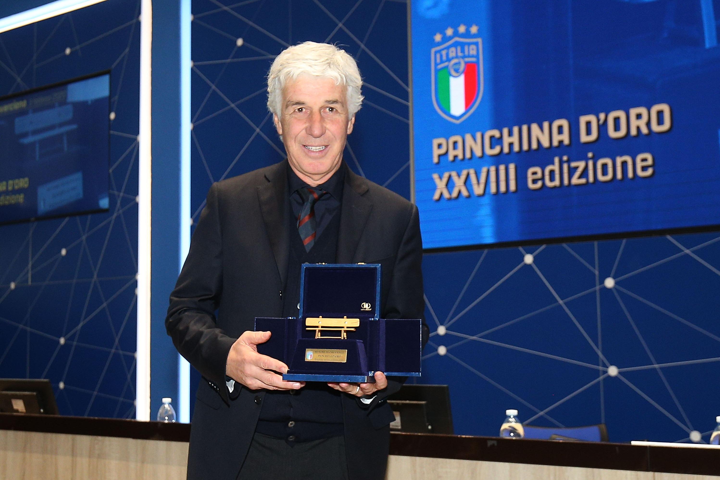 FLORENCE, ITALY - FEBRUARY 03: Gimapiero Gasperini manager of Atalanta BC receives the award for best coach of the 2018/2019 season at Centro Tecnico Federale di Coverciano on February 3, 2020 in Florence, Italy.  (Photo by Gabriele Maltinti/Getty Images) *** Local Caption *** Gimapiero Gasperini