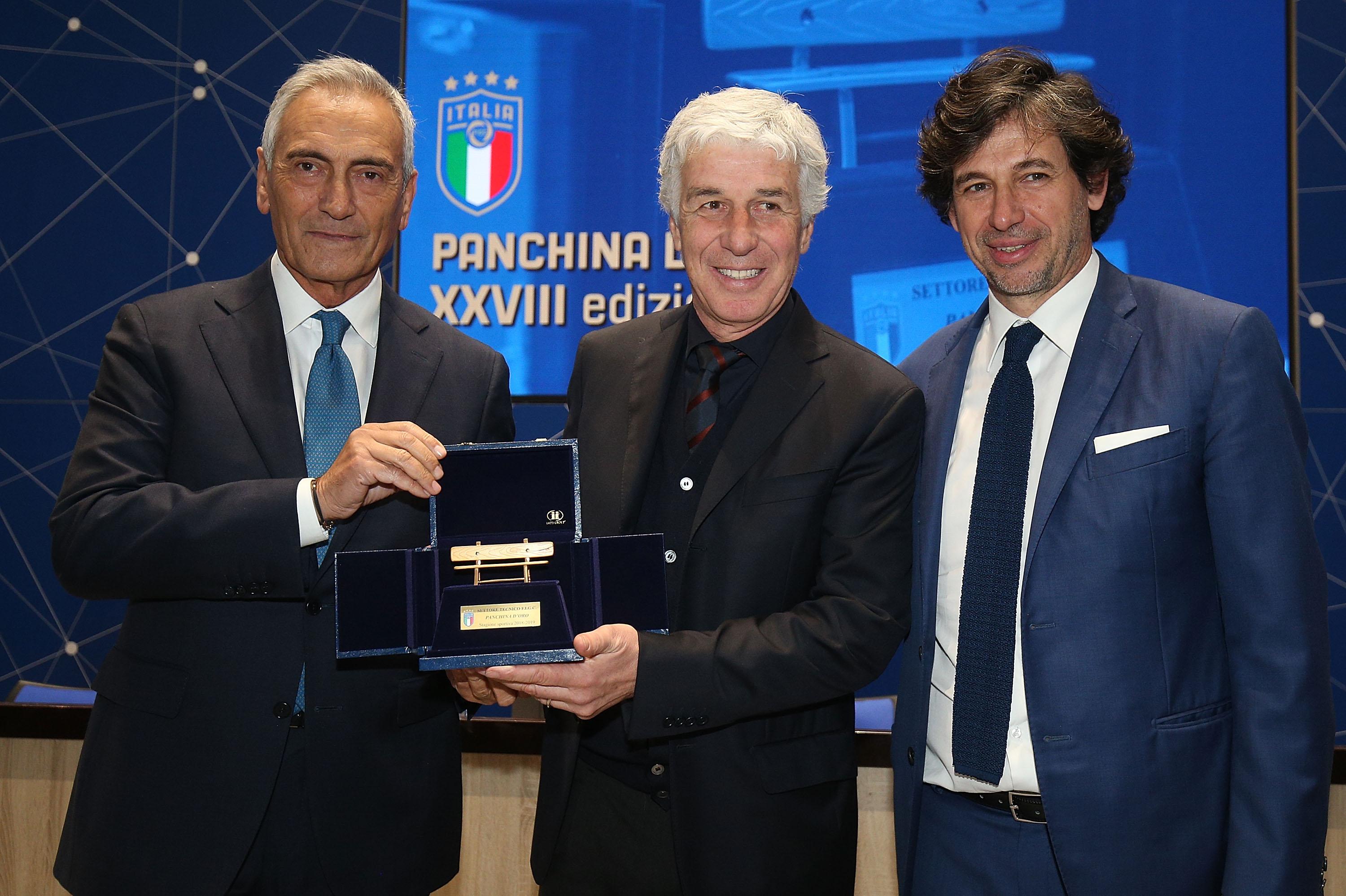 FLORENCE, ITALY - FEBRUARY 03: Gimapiero Gasperini manager of Atalanta BC receives the award for best coach of the 2018/2019 season during the \\\"Panchina D'Oro Prize\\\" award at Centro Tecnico Federale di Coverciano on February 3, 2020 in Florence, Italy. (Photo by Gabriele Maltinti/Getty Images) *** Local Caption *** Gimapiero Gasperini