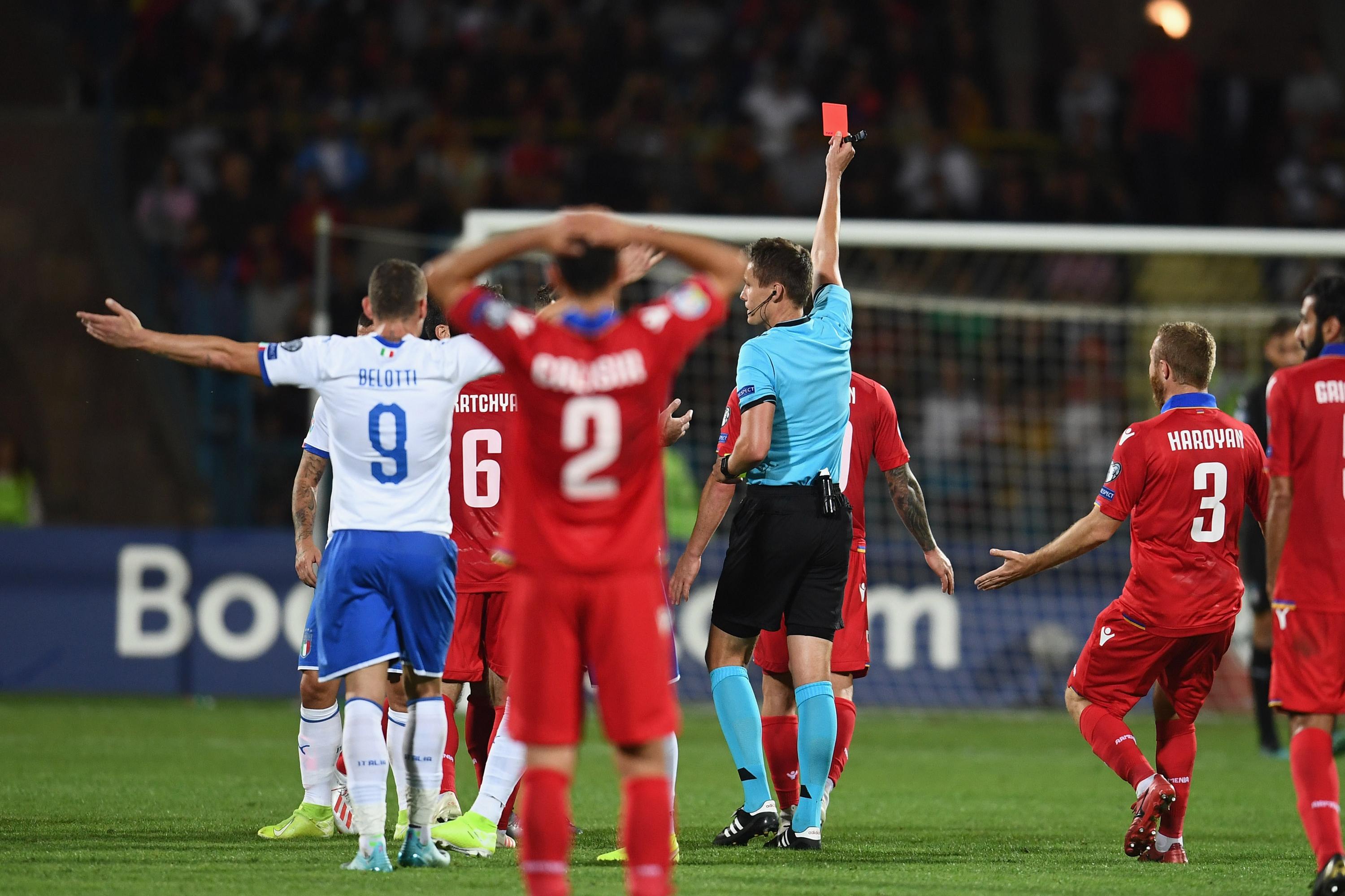 YEREVAN, ARMENIA - SEPTEMBER 05:  Referee  gives Alek\\'sandr Karapetyan  of the Armenia a red card d during the UEFA Euro 2020 qualifier between Armenia and Italy at Republican Stadium after Vazgen Sargsyan on September 5, 2019 in Yerevan, Armenia.  (Photo by Claudio Villa/Getty Images)